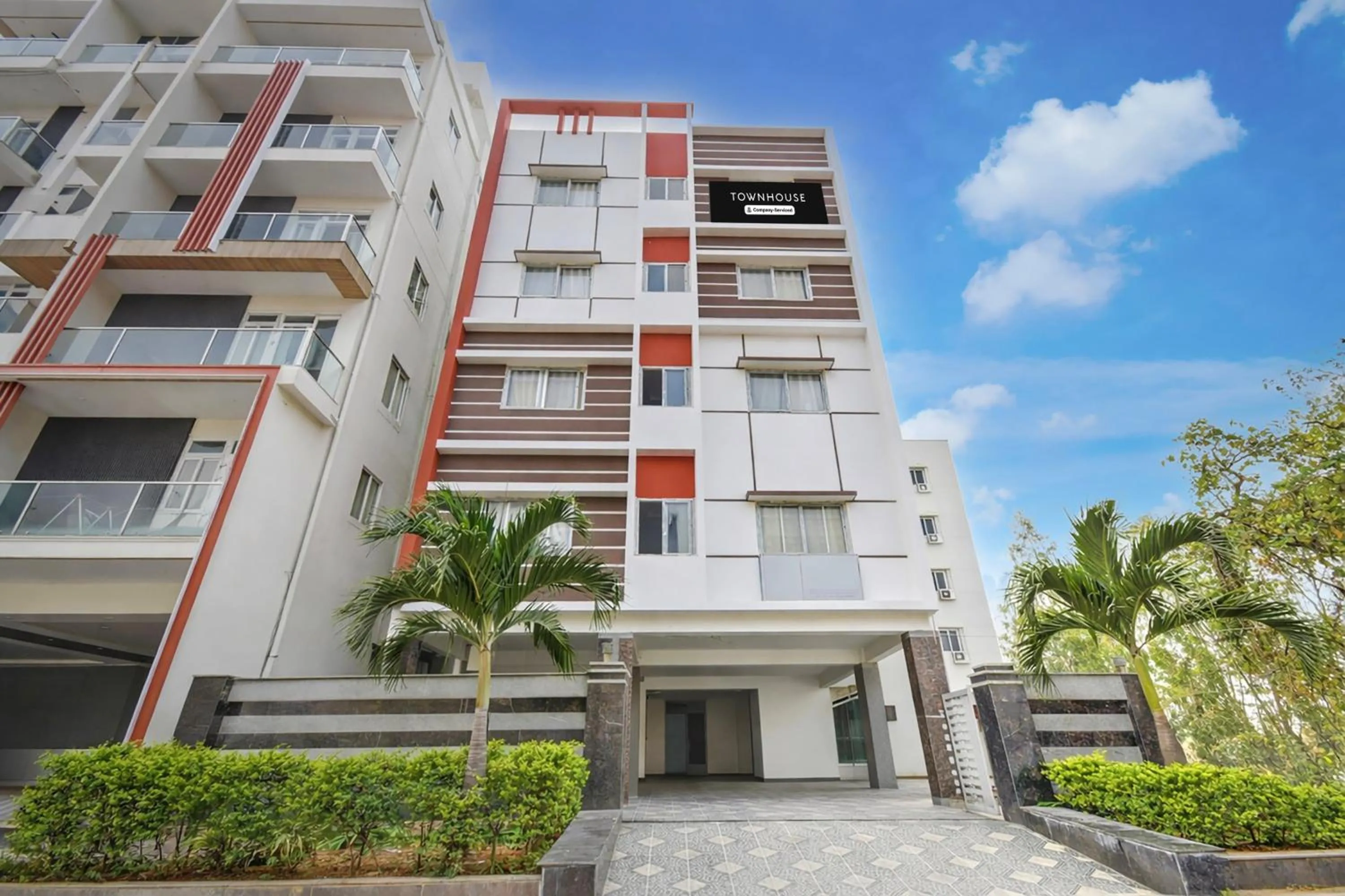 Facade/entrance in Super Townhouse Financial District Gachibowli Formerly Srinika Inn