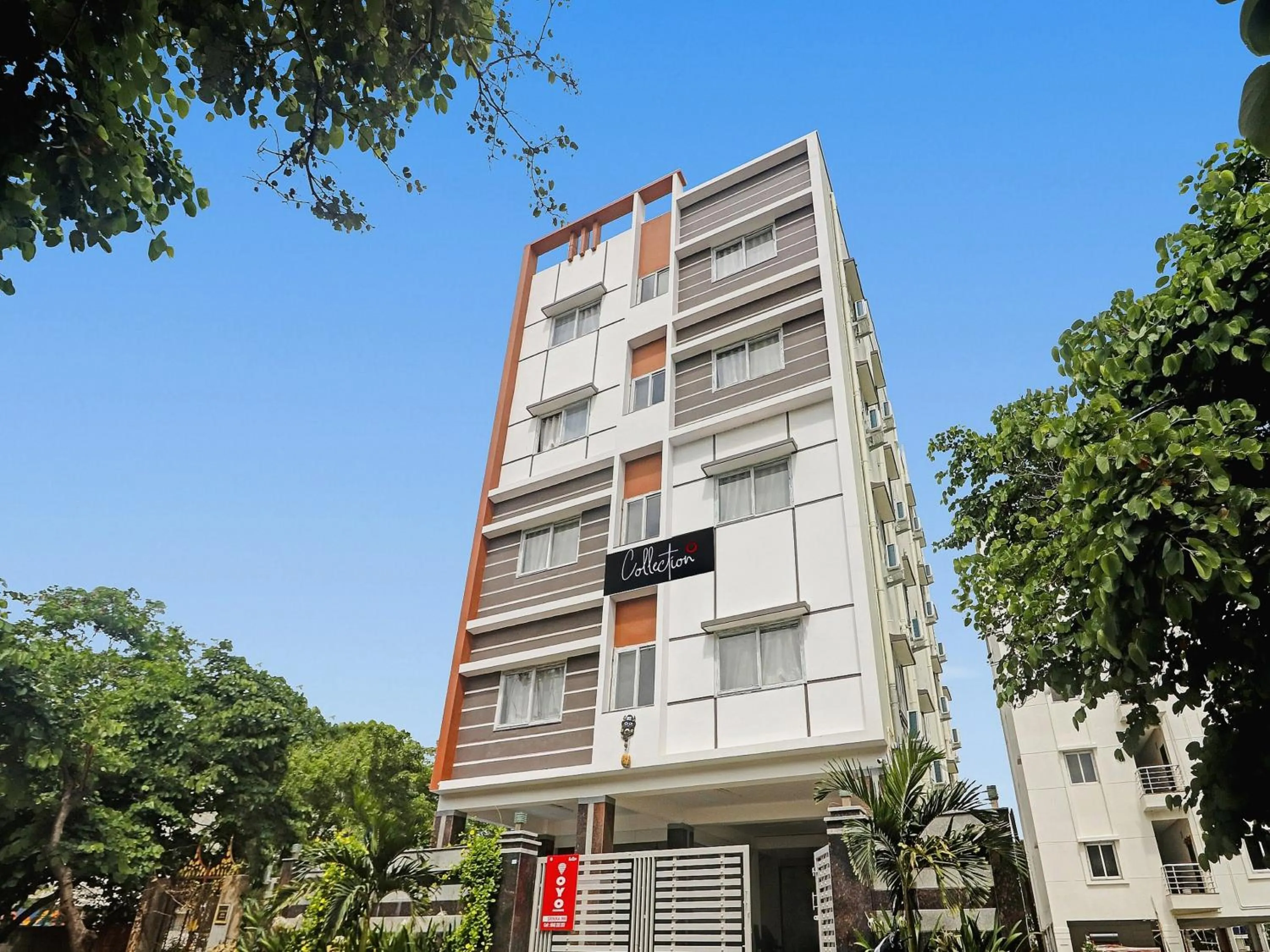 Facade/entrance in Super Capital O Srinika Inn