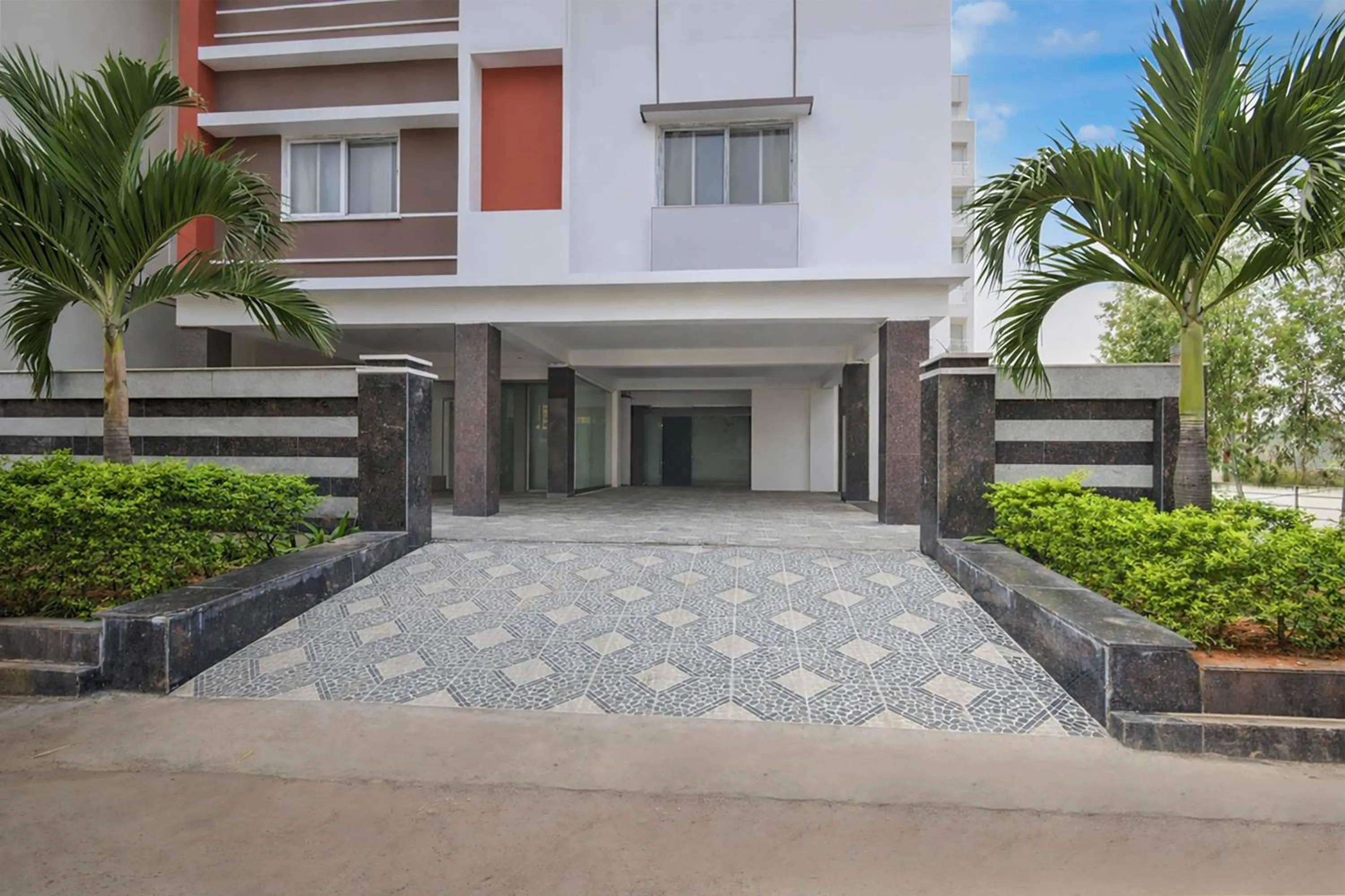 Facade/entrance in Super Townhouse Financial District Gachibowli Formerly Srinika Inn