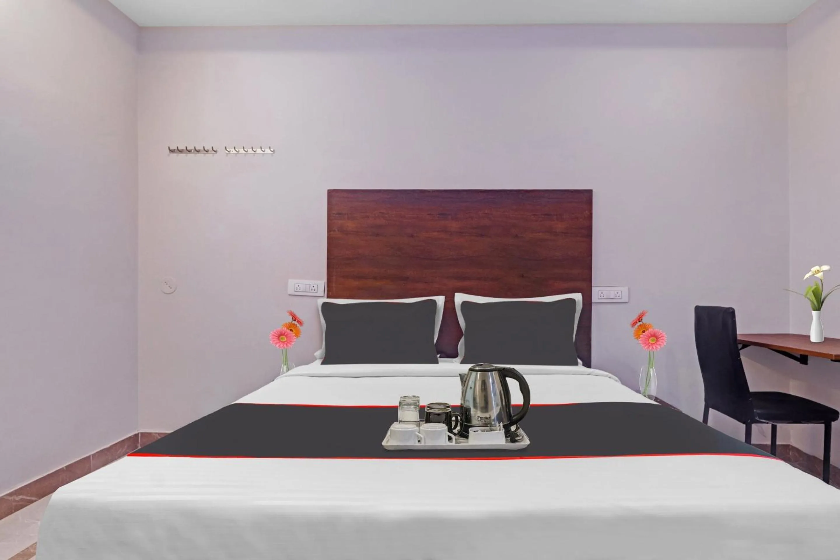 Bedroom, Bed in Super Capital O Srinika Inn