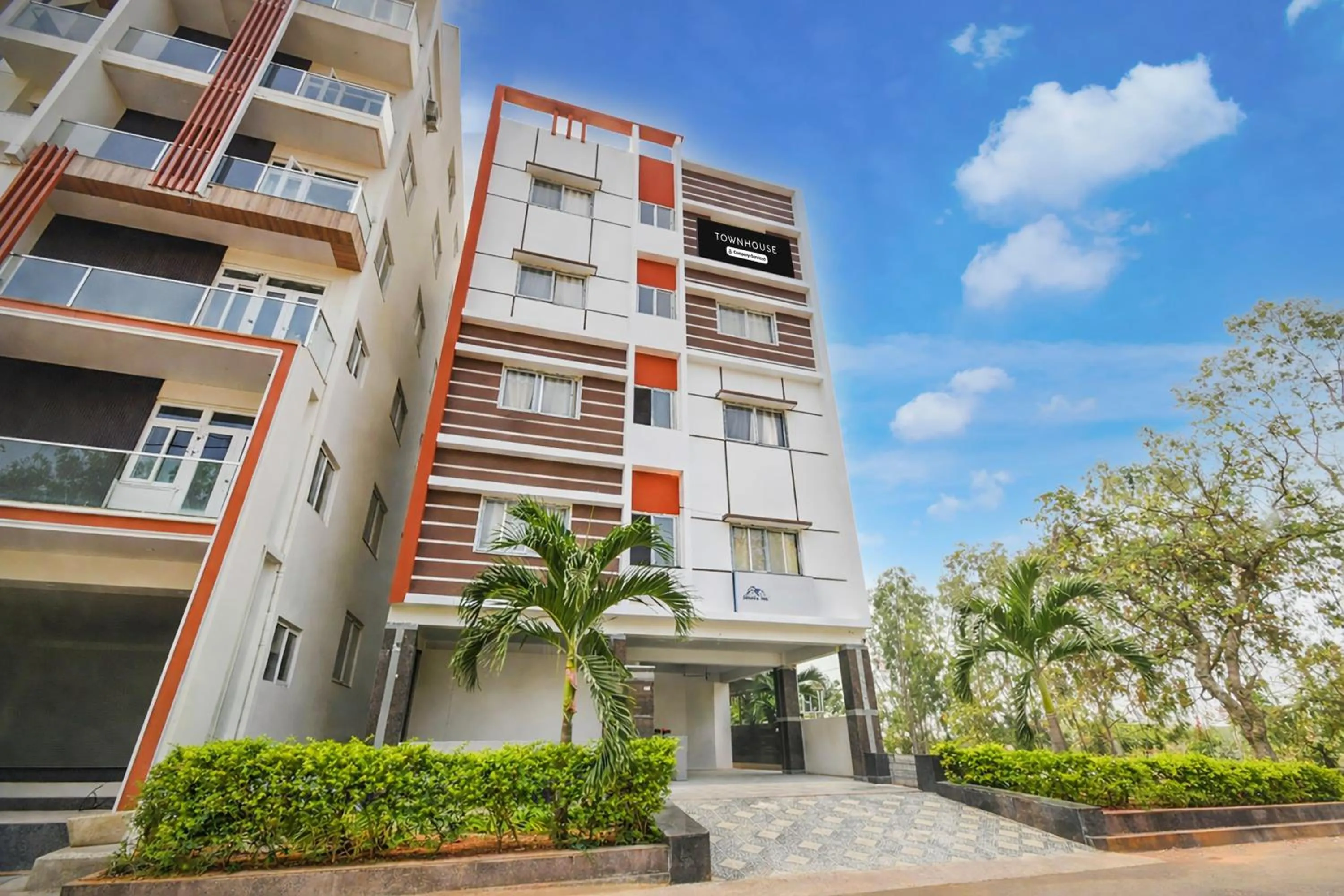 Facade/entrance in Super Townhouse Financial District Gachibowli Formerly Srinika Inn