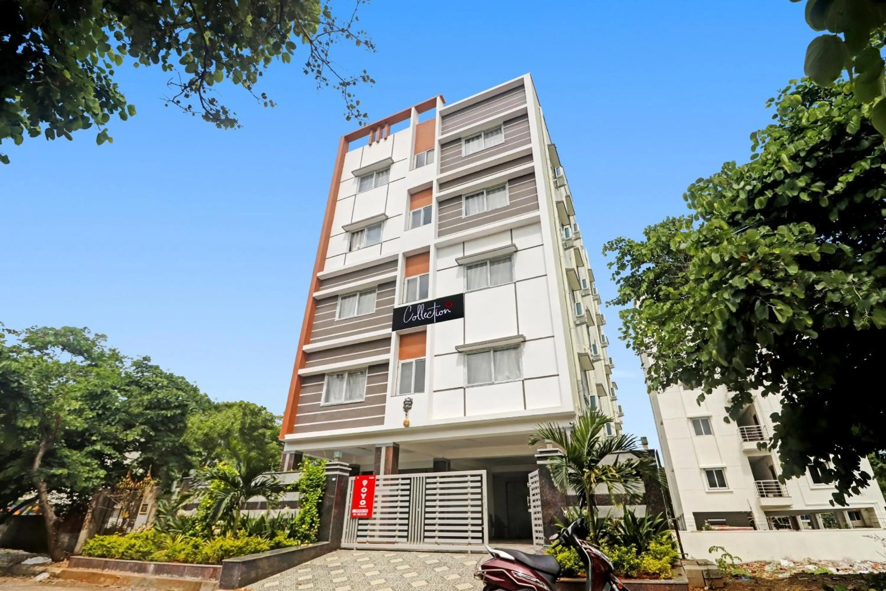 Facade/entrance in Super Capital O Srinika Inn
