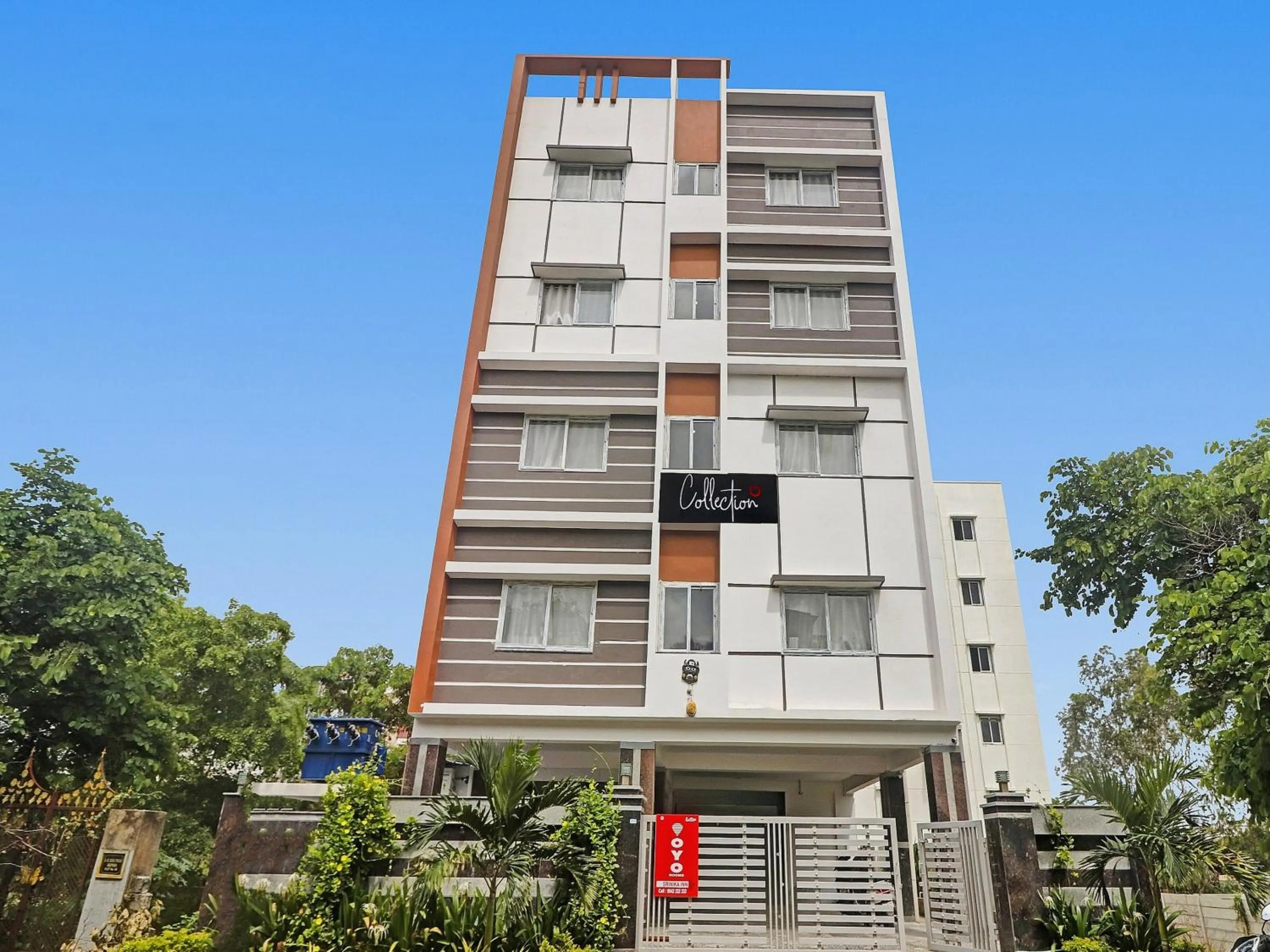 Facade/entrance in Super Capital O Srinika Inn