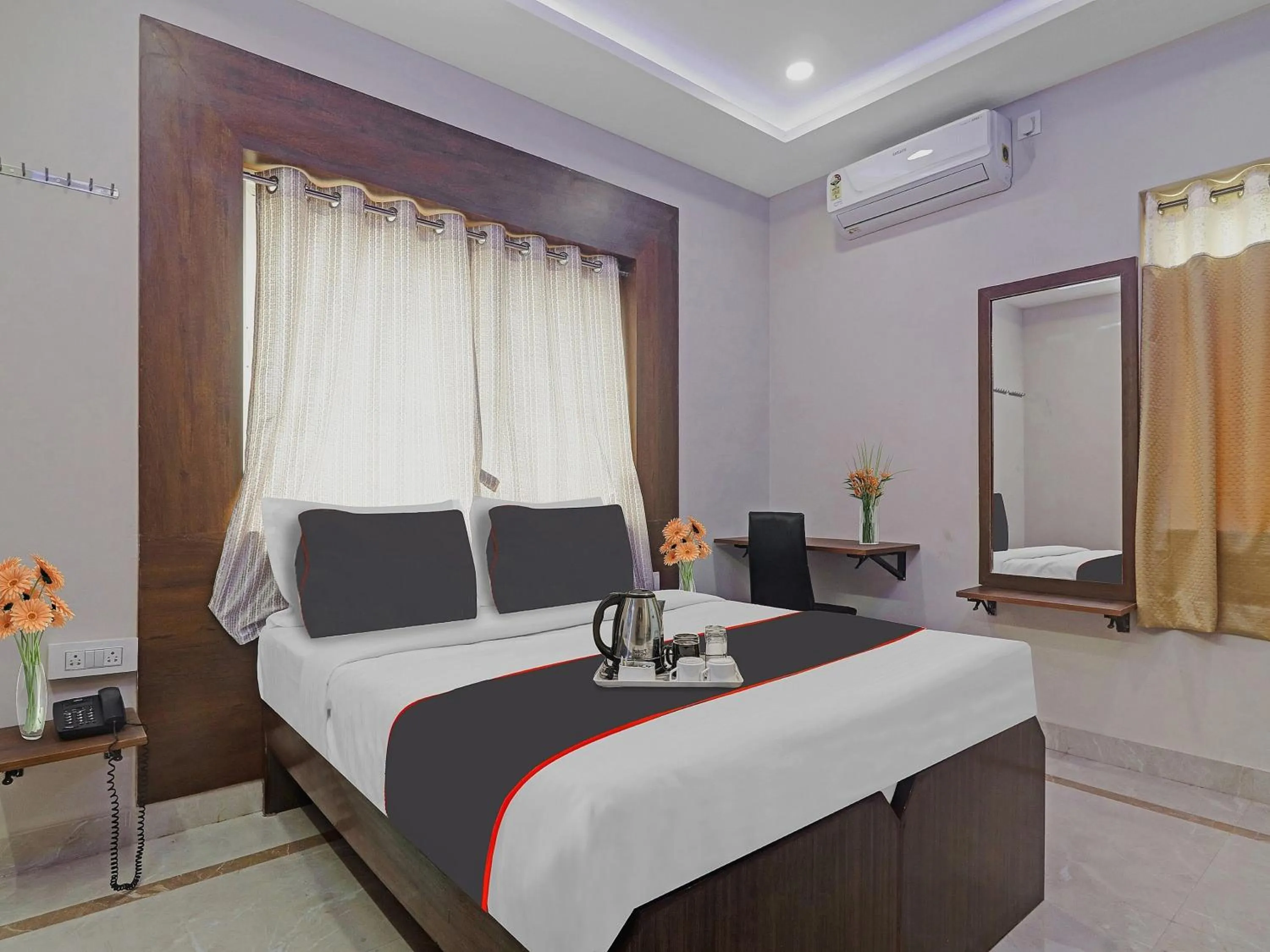 Bedroom, Bed in Super Capital O Srinika Inn