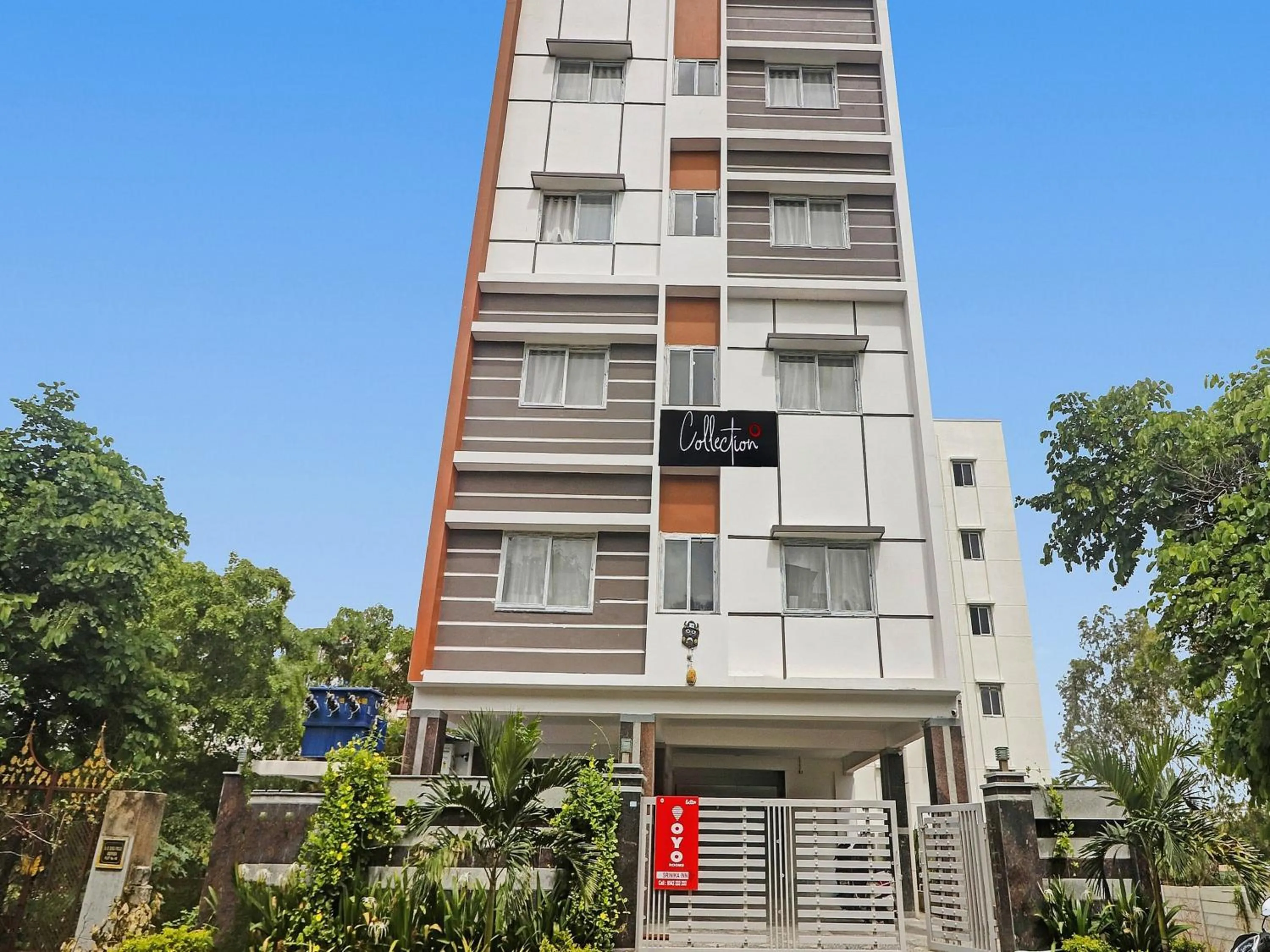 Facade/entrance in Super Capital O Srinika Inn