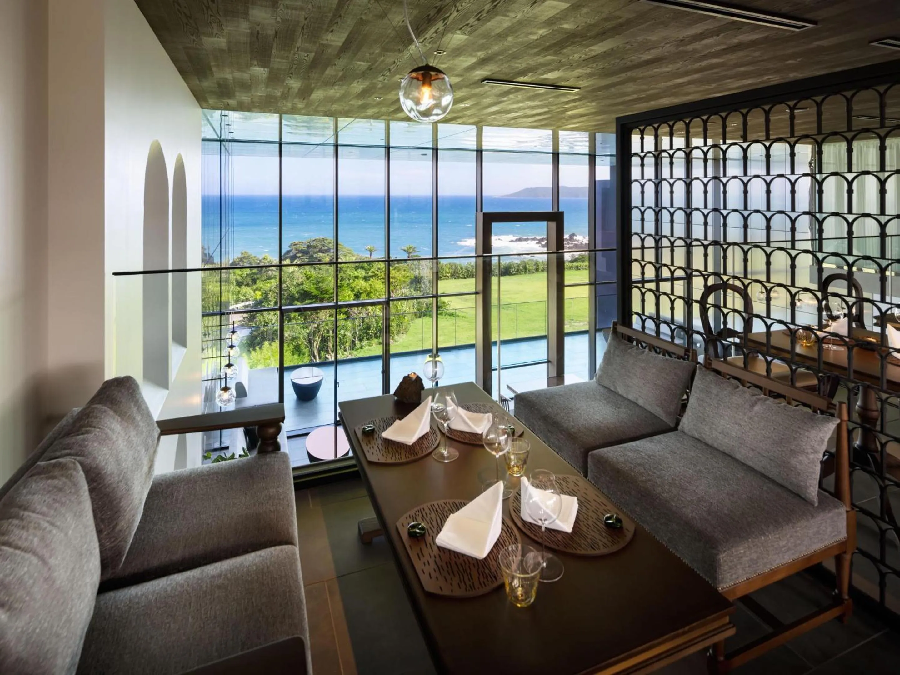 Dining area in GOTO RETREAT by Onko Chishin