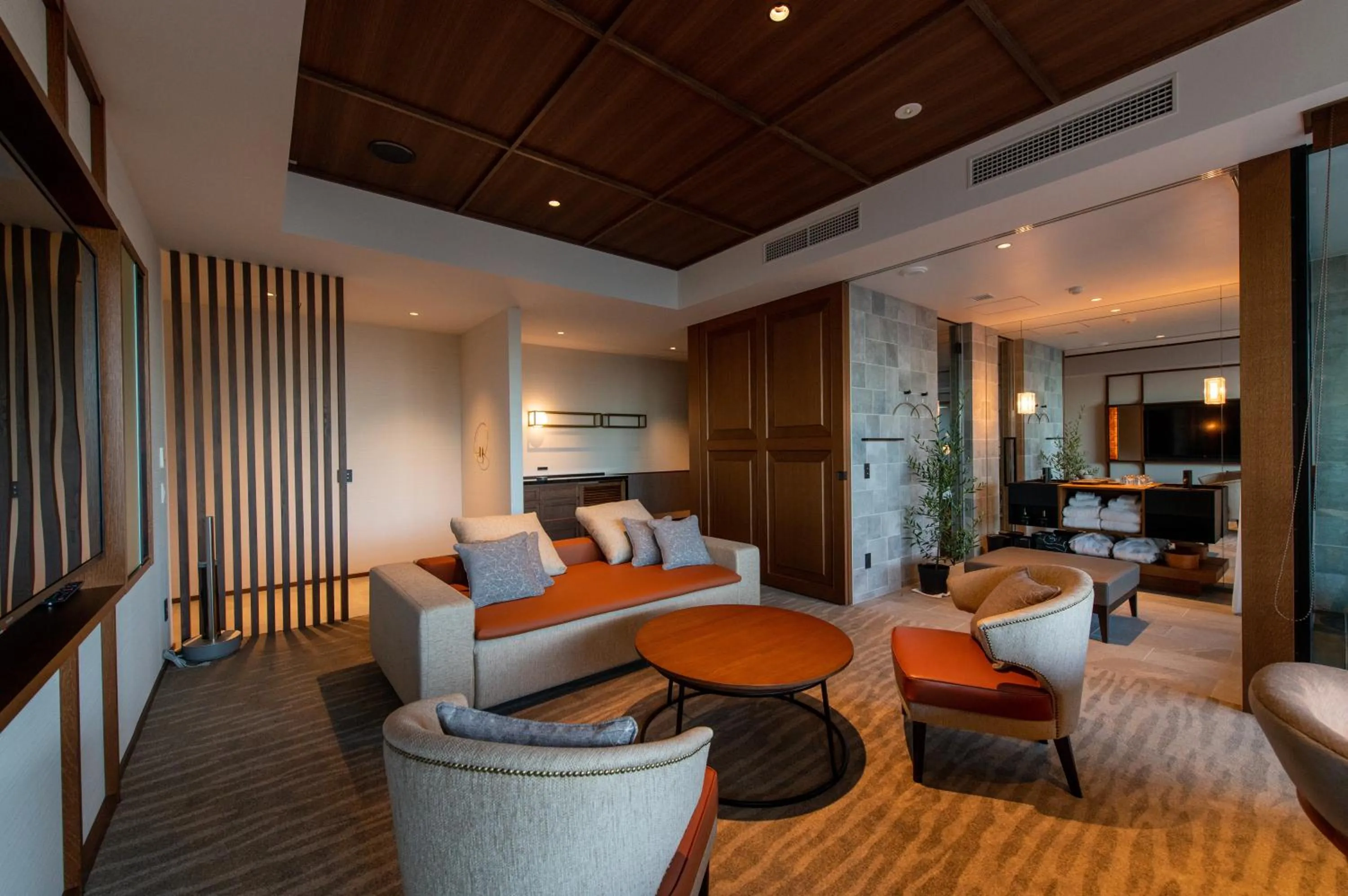 Living room in GOTO RETREAT by Onko Chishin