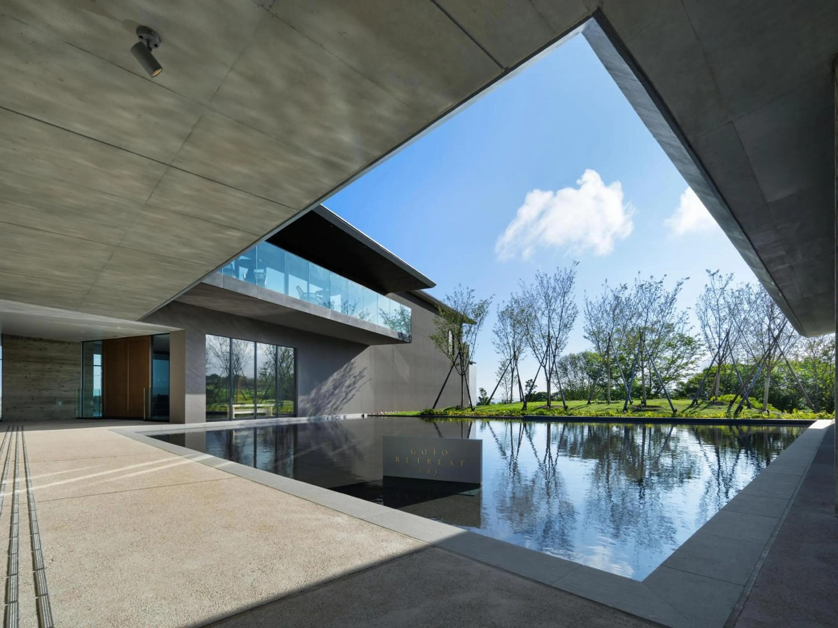 Property building in GOTO RETREAT by Onko Chishin