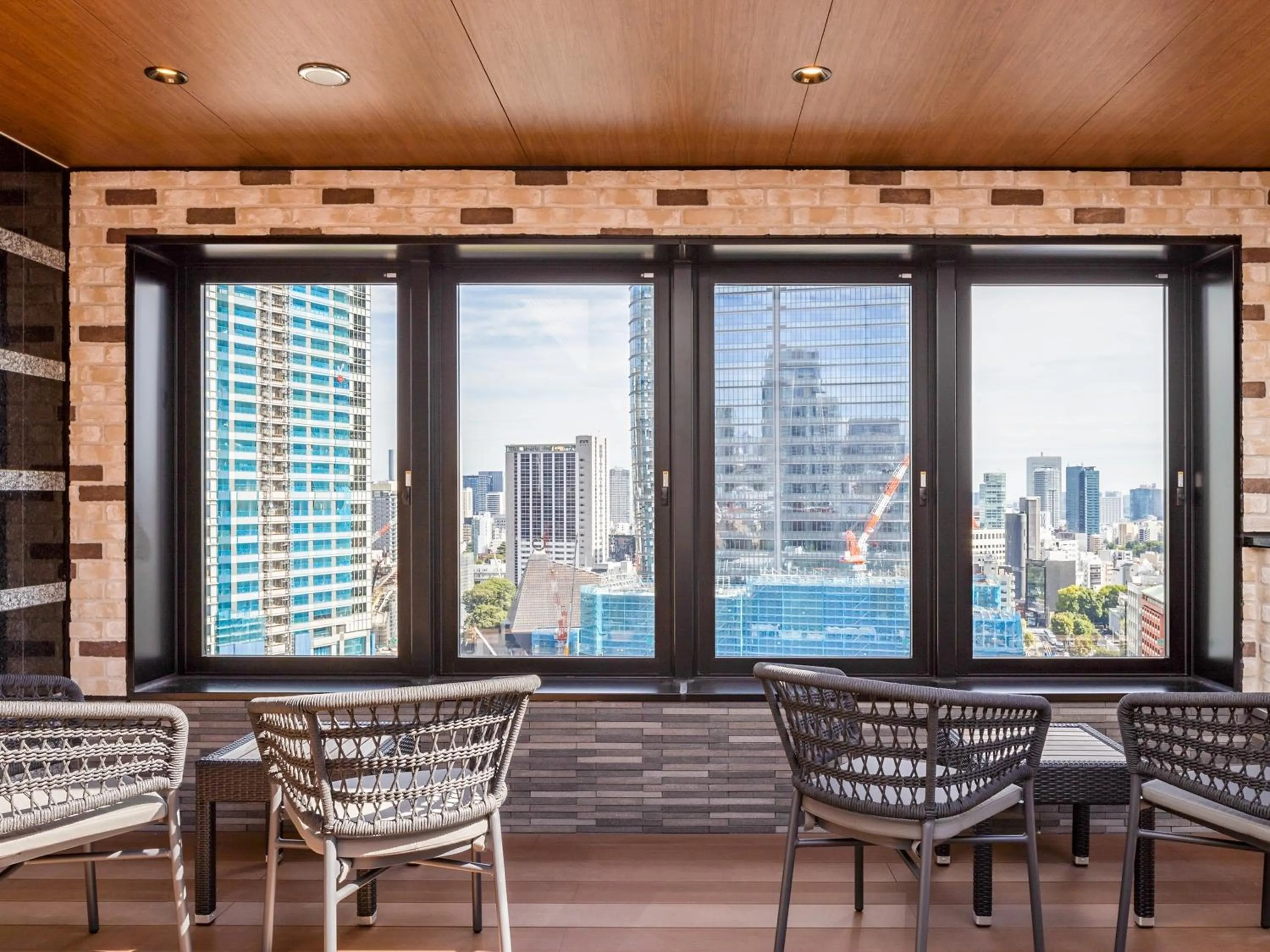 Lounge or bar in APA Hotel & Resort Roppongi Ekihigashi