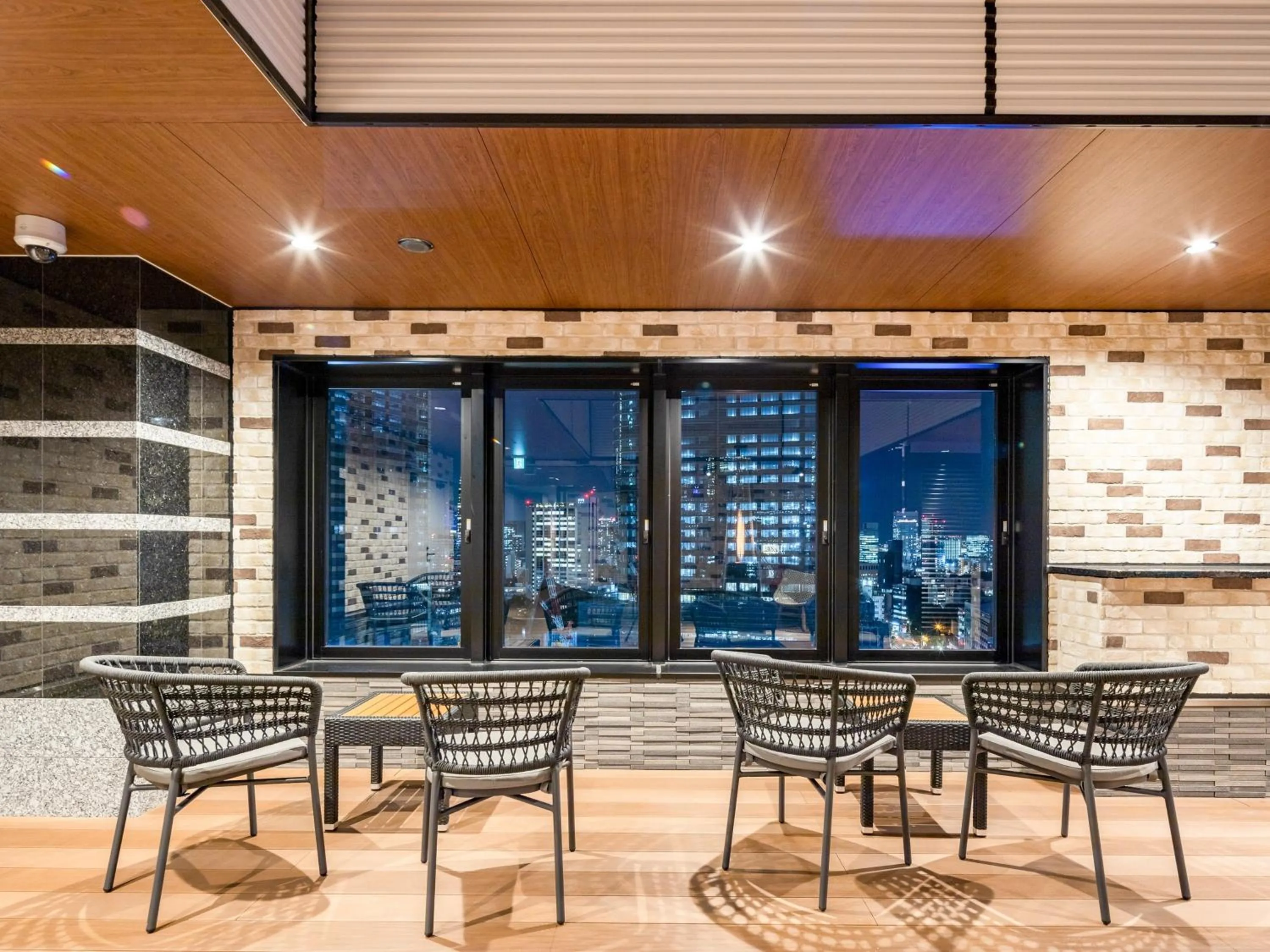 Lounge or bar in APA Hotel & Resort Roppongi Ekihigashi