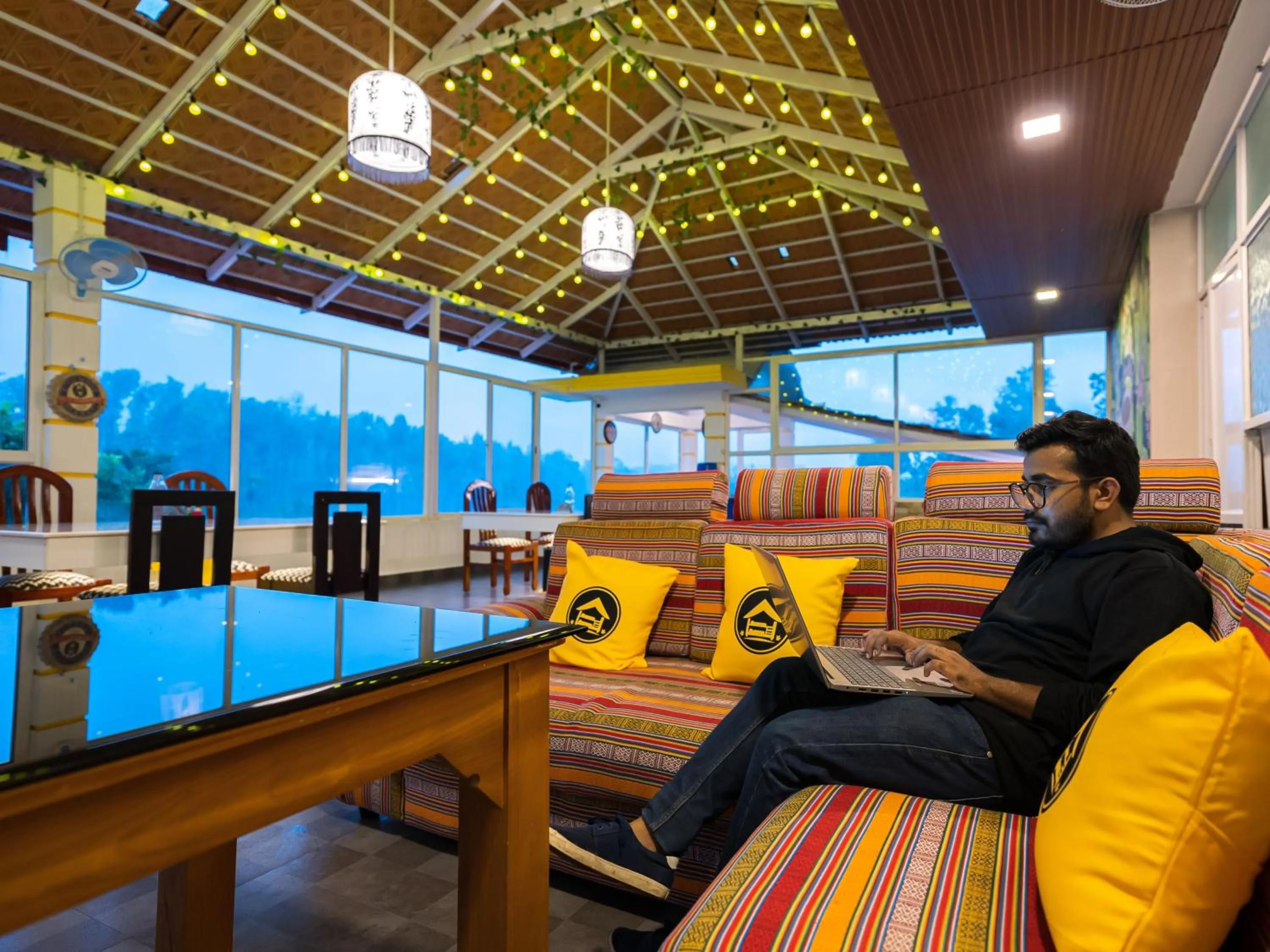 Restaurant/places to eat in The Hosteller Coorg, Madikeri