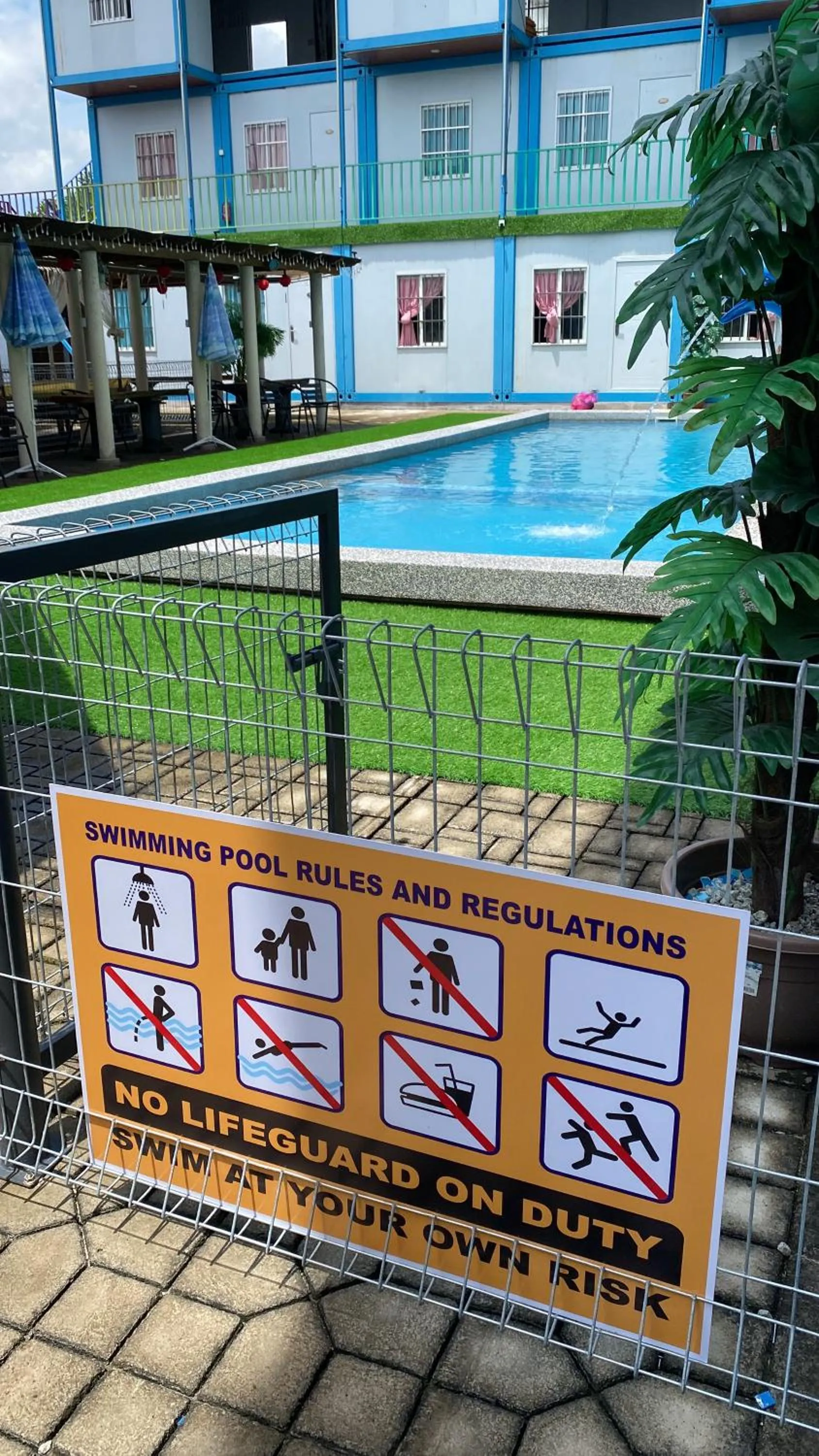 Swimming pool in Awangan Palace