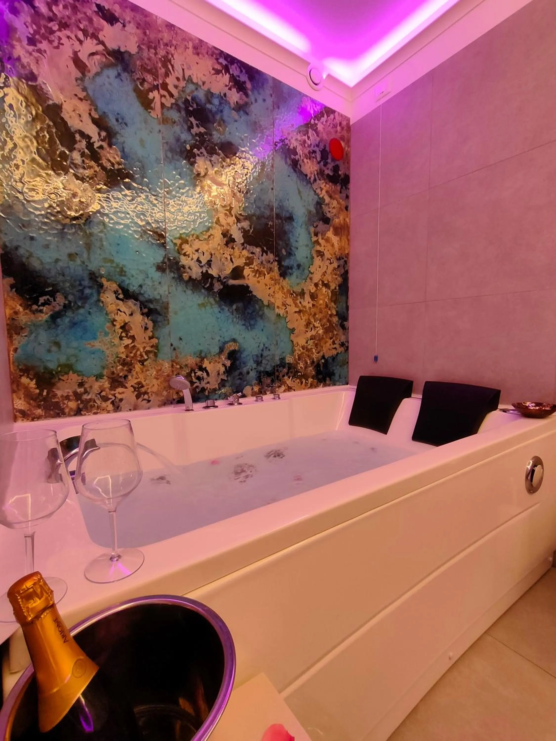 Hot Tub in Domus Volumnia Country House