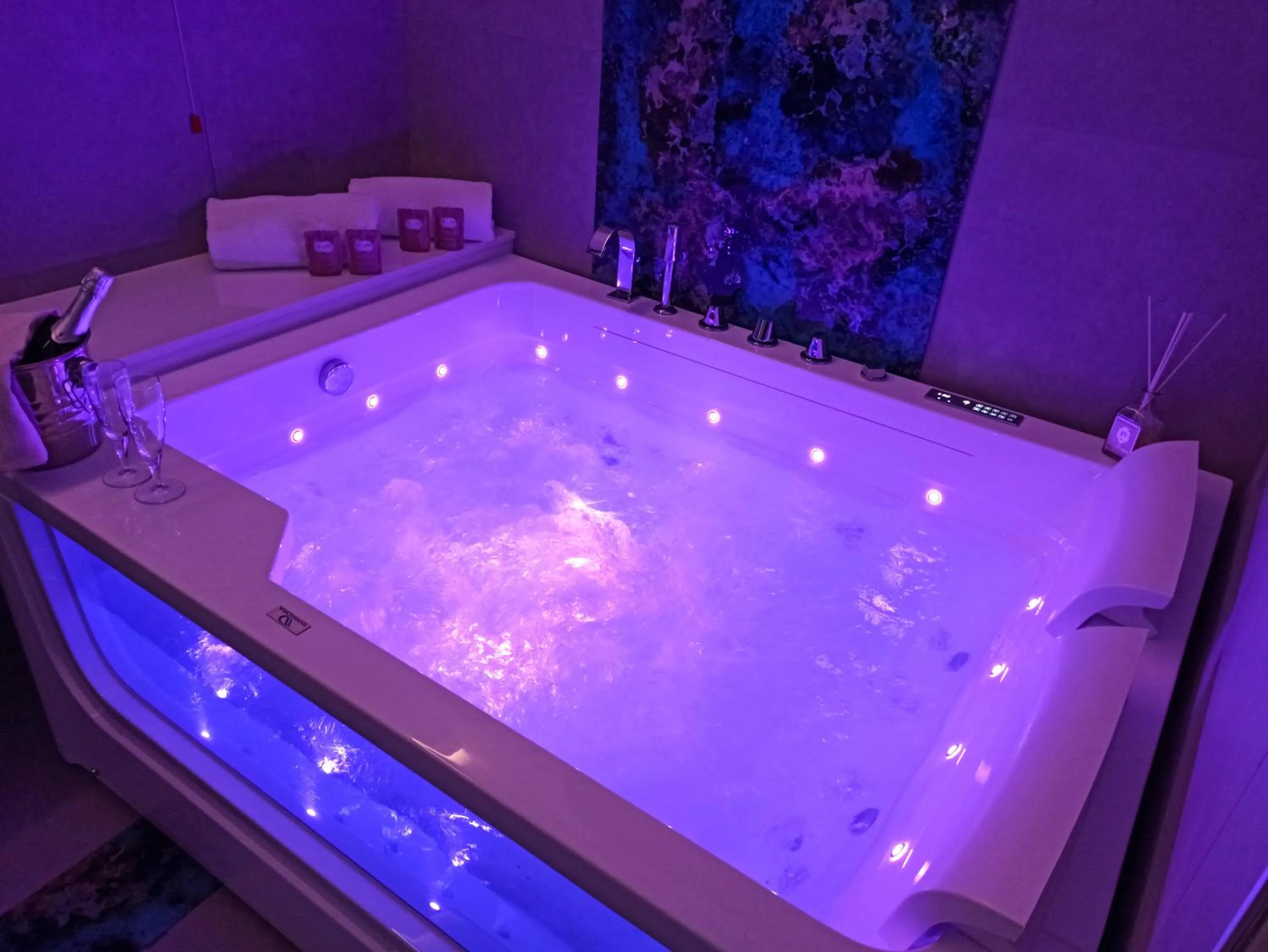 Hot Tub in Domus Volumnia Country House