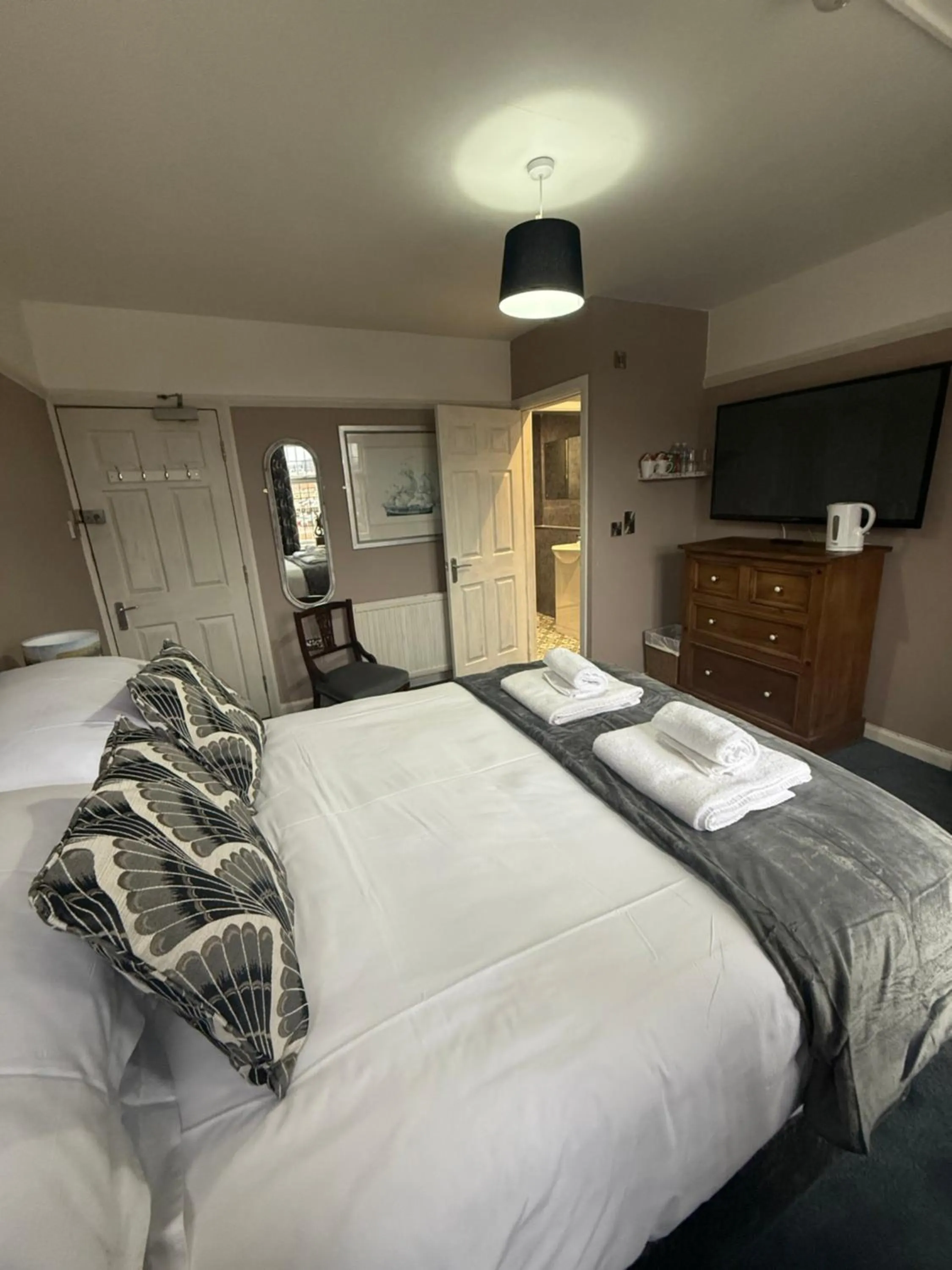 Bedroom, Bed in The Endeavour