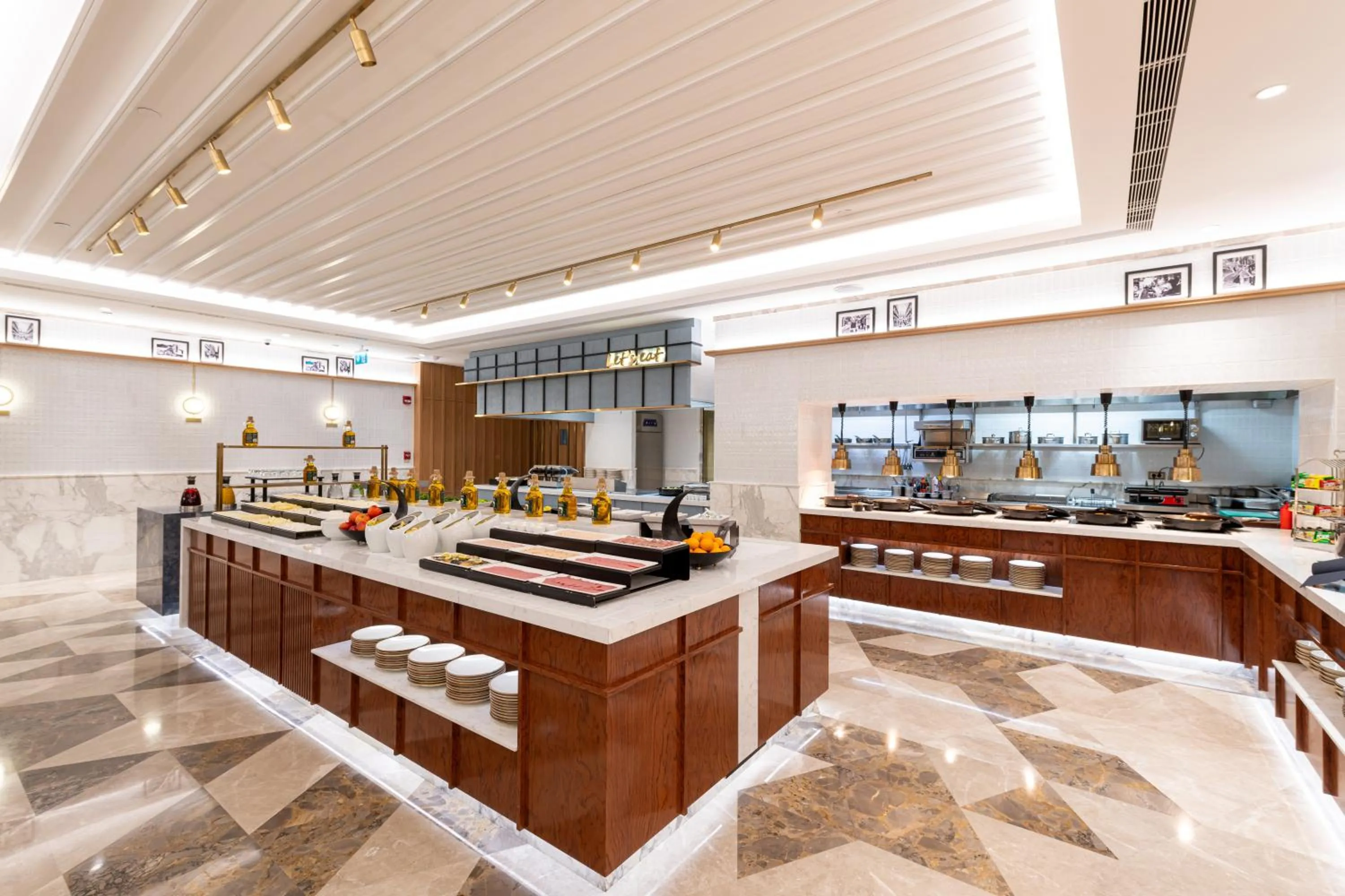 Restaurant/places to eat in Ramada Plaza By Wyndham Istanbul City Center