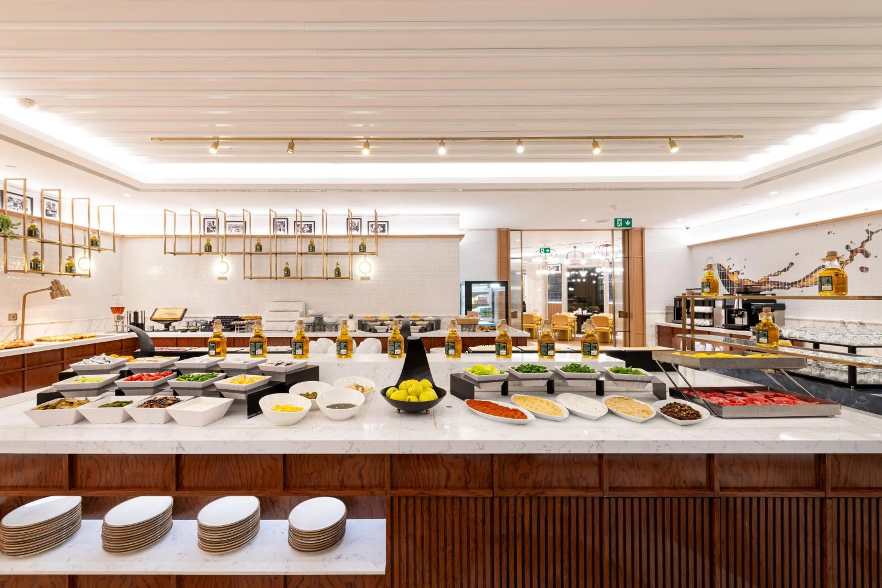 Restaurant/places to eat in Ramada Plaza By Wyndham Istanbul City Center