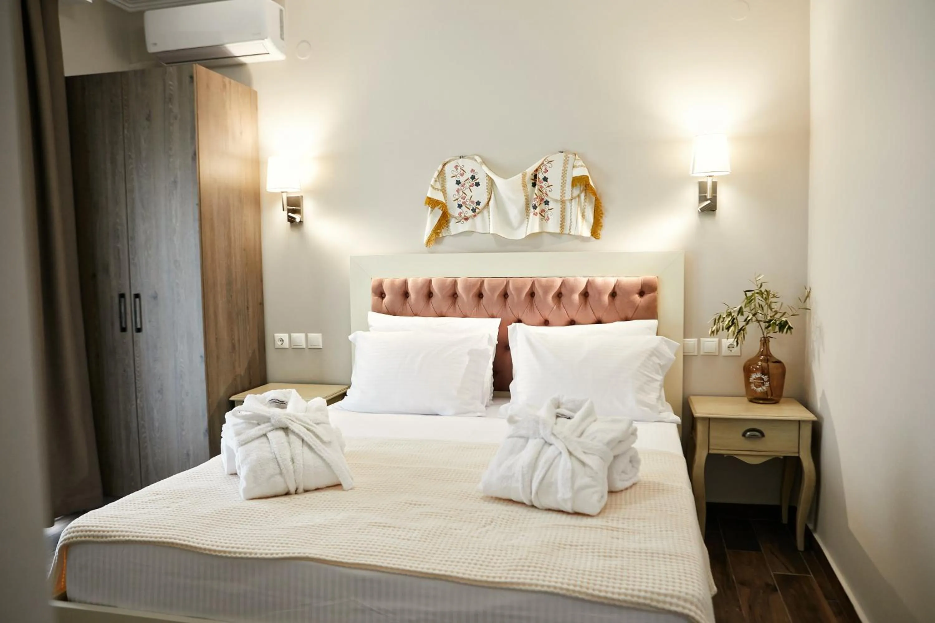 Bedroom, Bed in Romilia Guesthouse