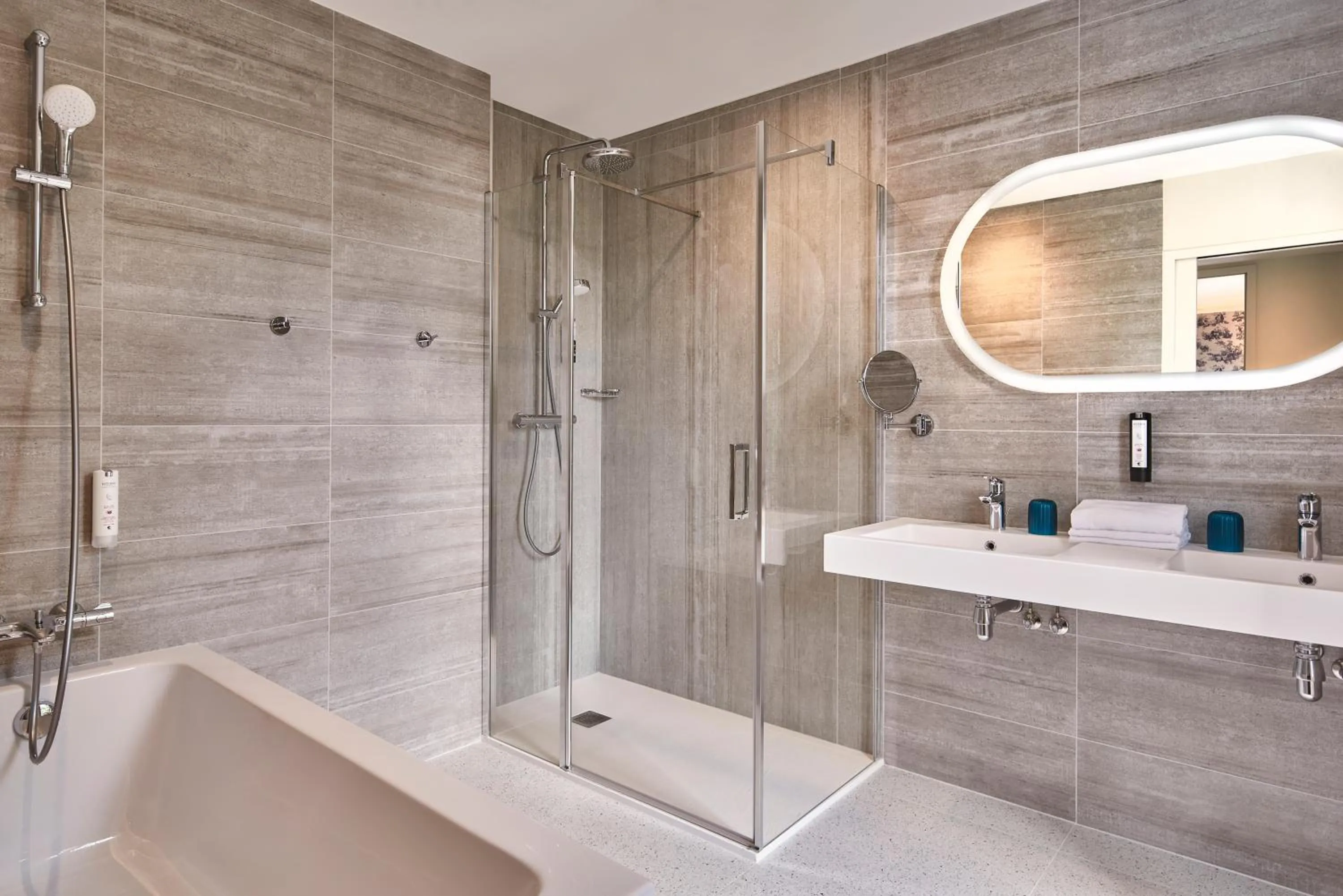 Shower in Les Maisons de Tatihou, The Originals Relais