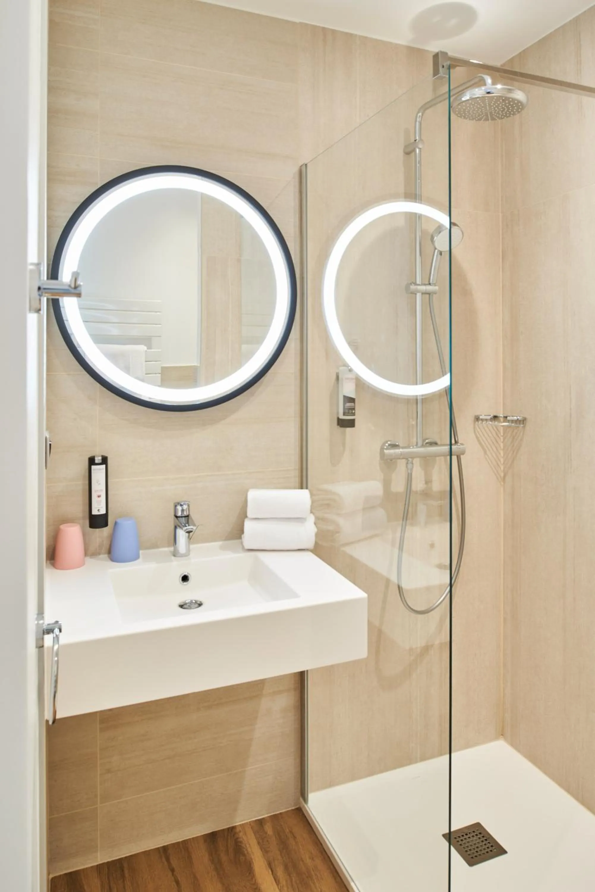 Shower in Les Maisons de Tatihou, The Originals Relais