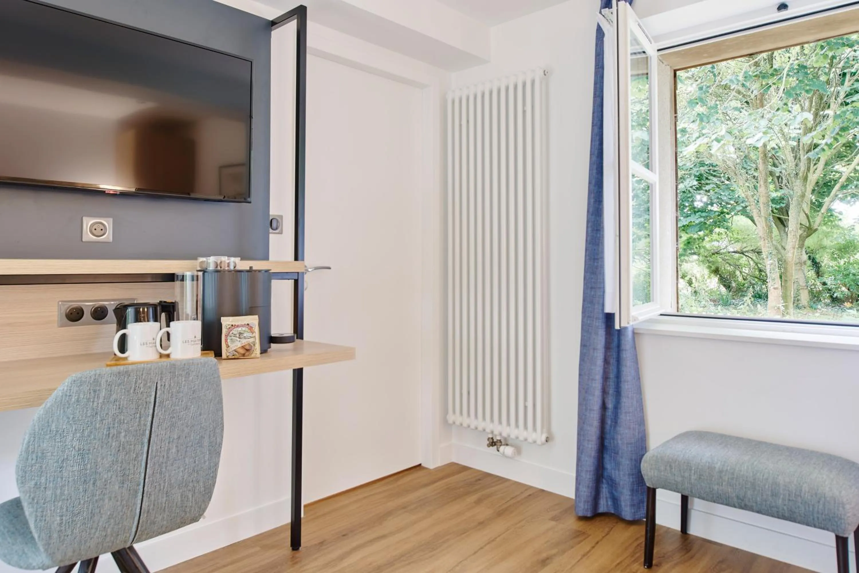 Seating area in Les Maisons de Tatihou, The Originals Relais