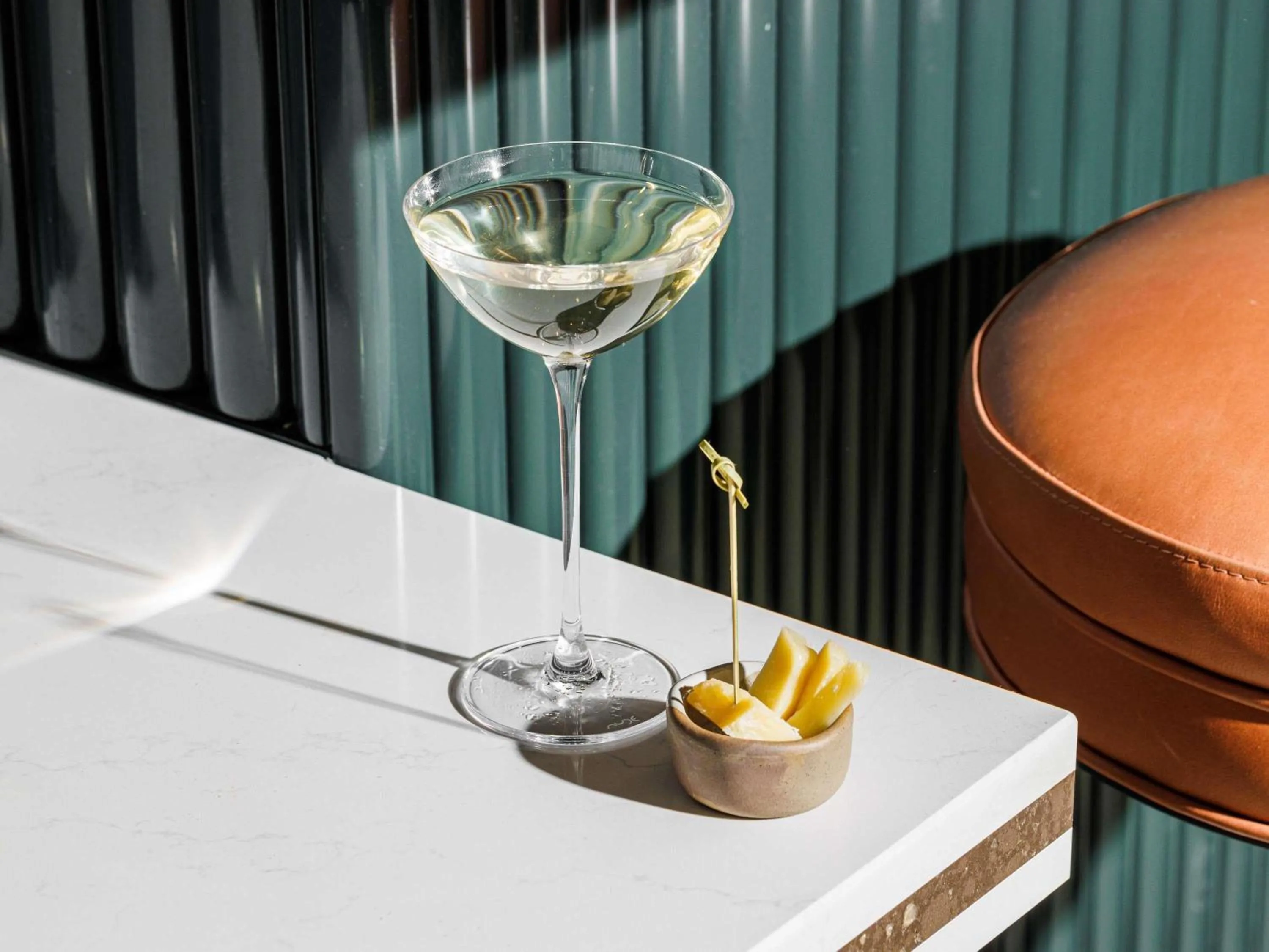 Lounge or bar in TRIBE London Canary Wharf