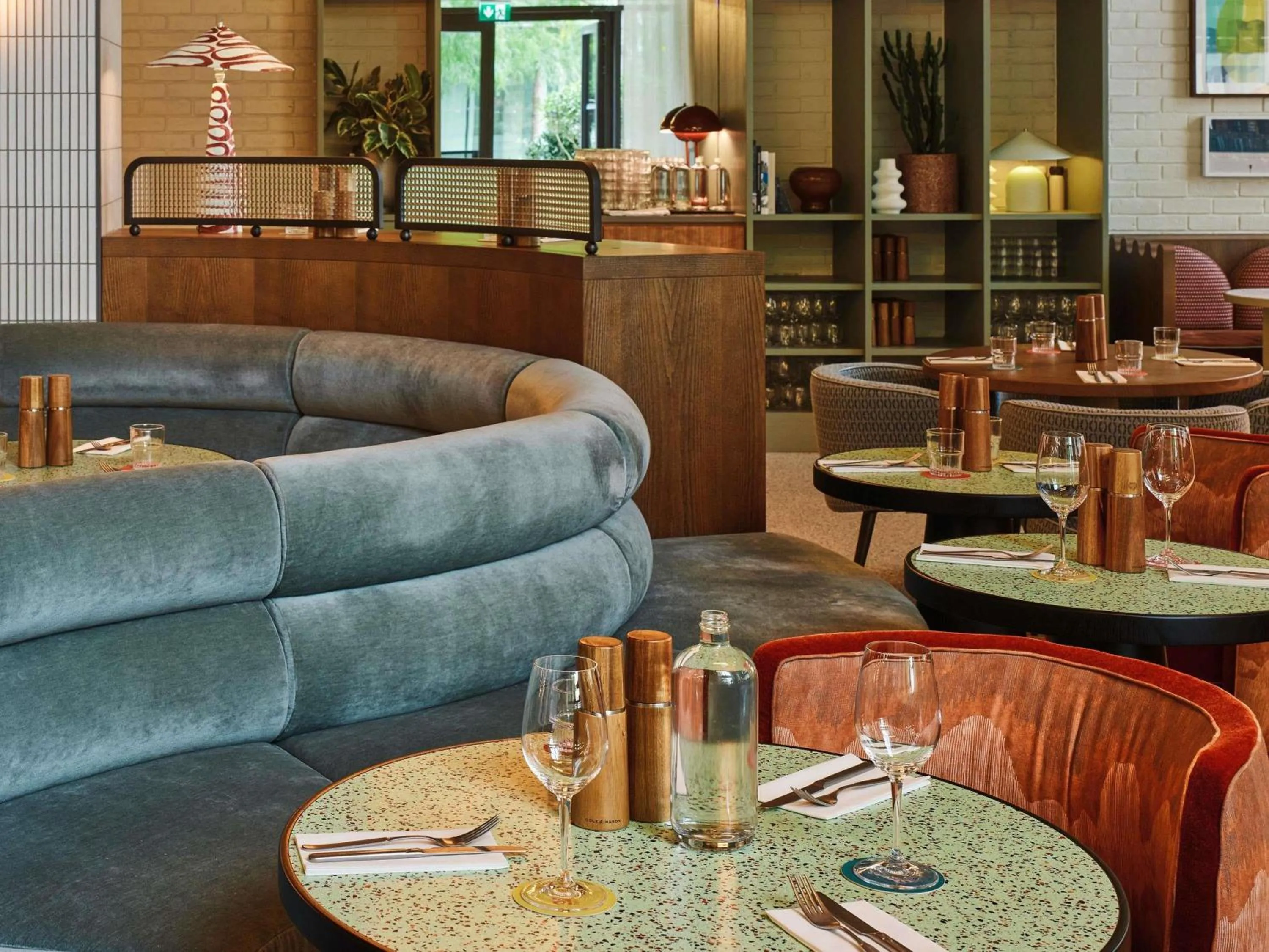Lounge or bar in TRIBE London Canary Wharf