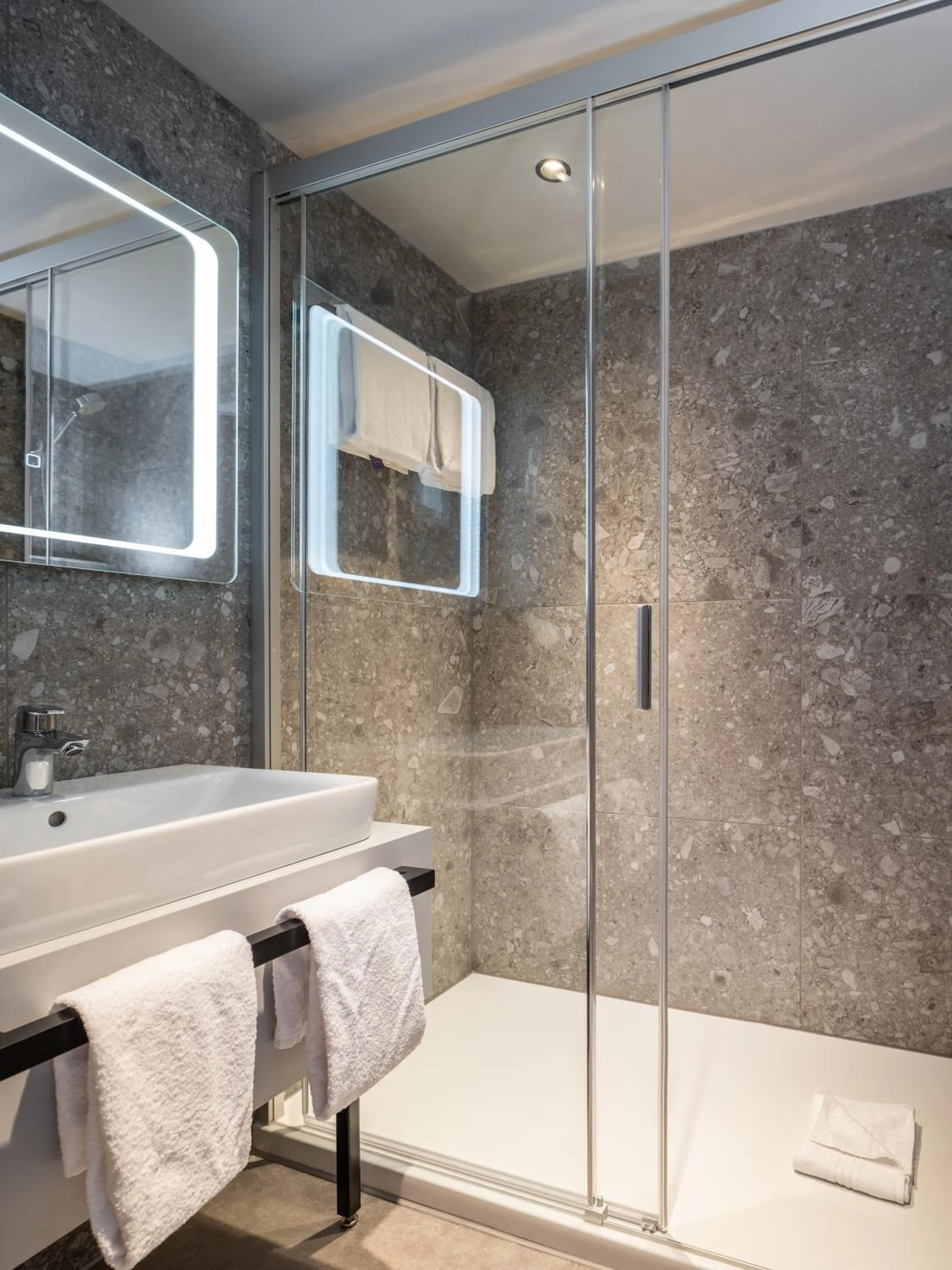Shower in ibis Styles Graz Messe
