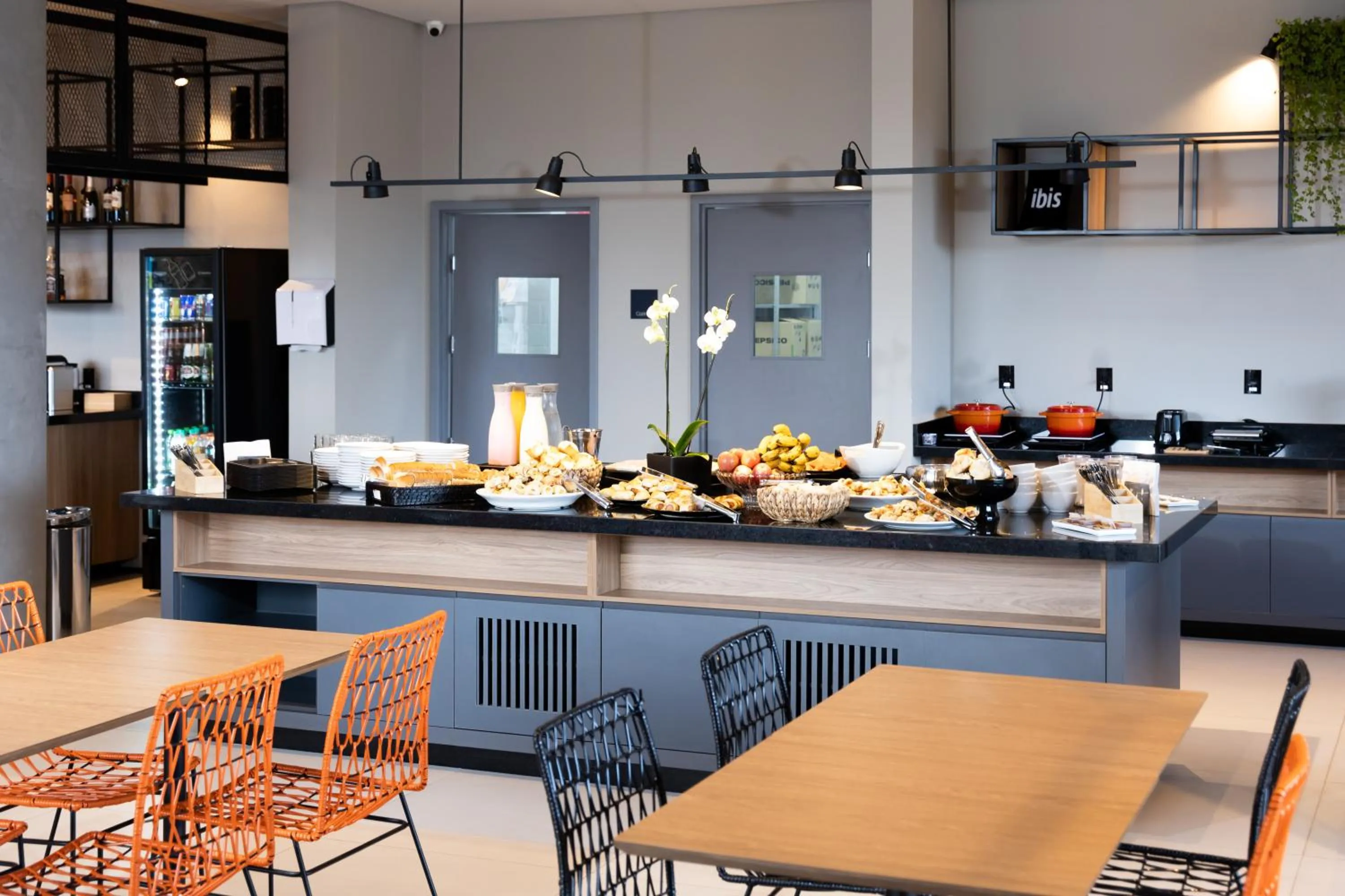 Dining area in ibis Botucatu