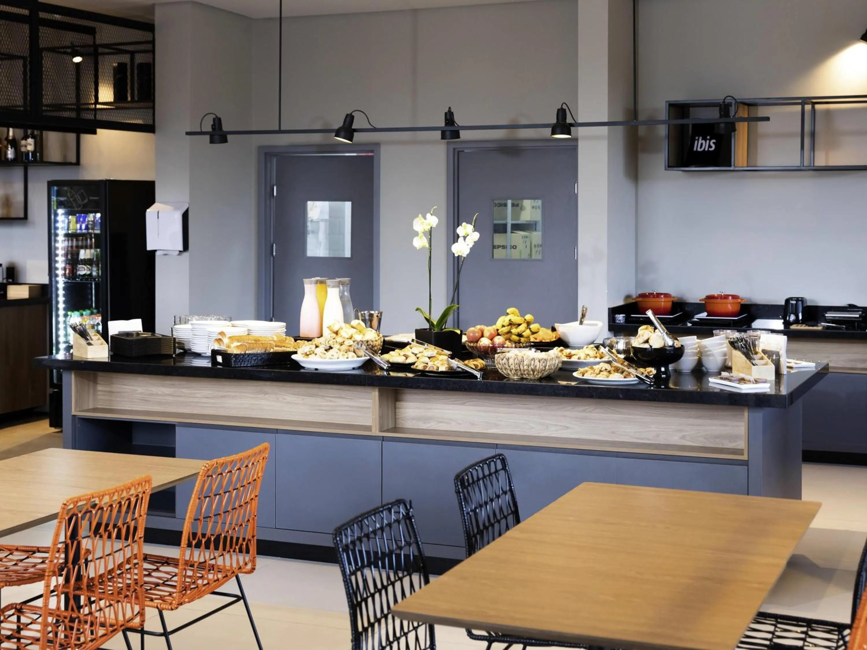 Restaurant/places to eat in ibis Botucatu