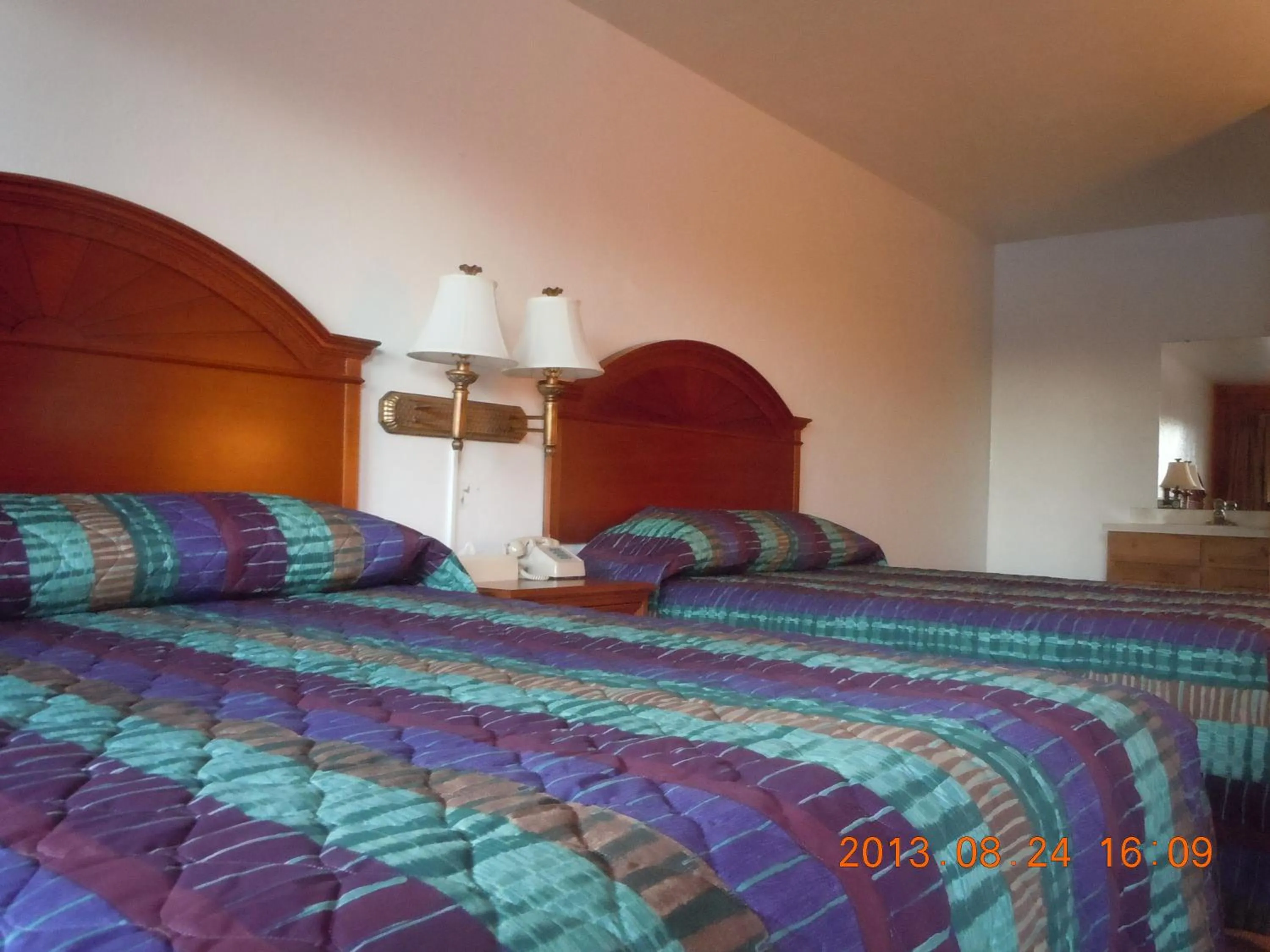 Decorative detail, Bed in High Country Motel