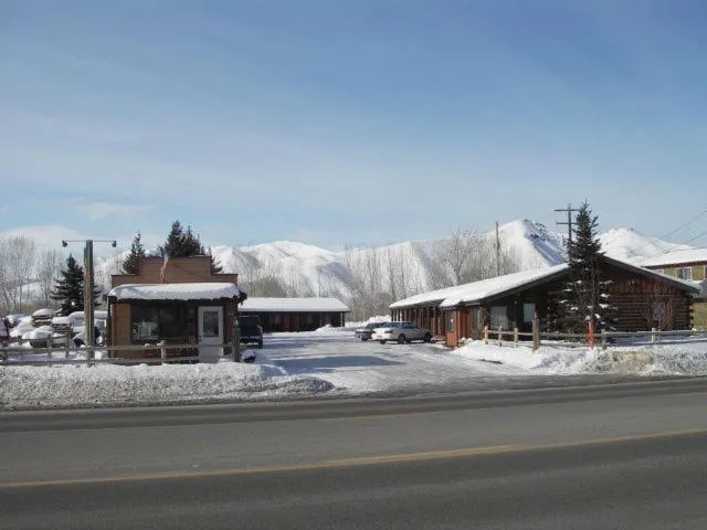 Day in High Country Motel