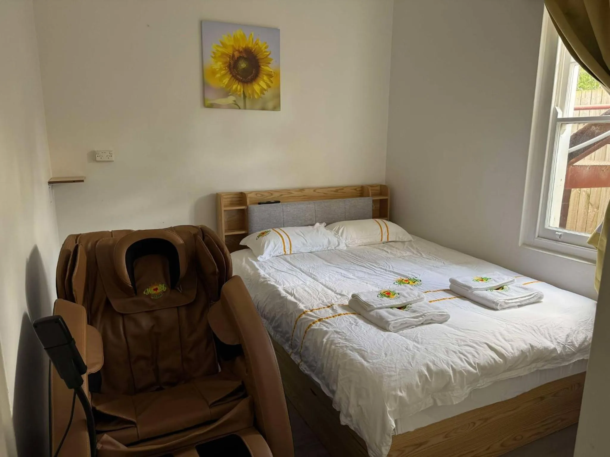 Bed in Hearty Center Motel