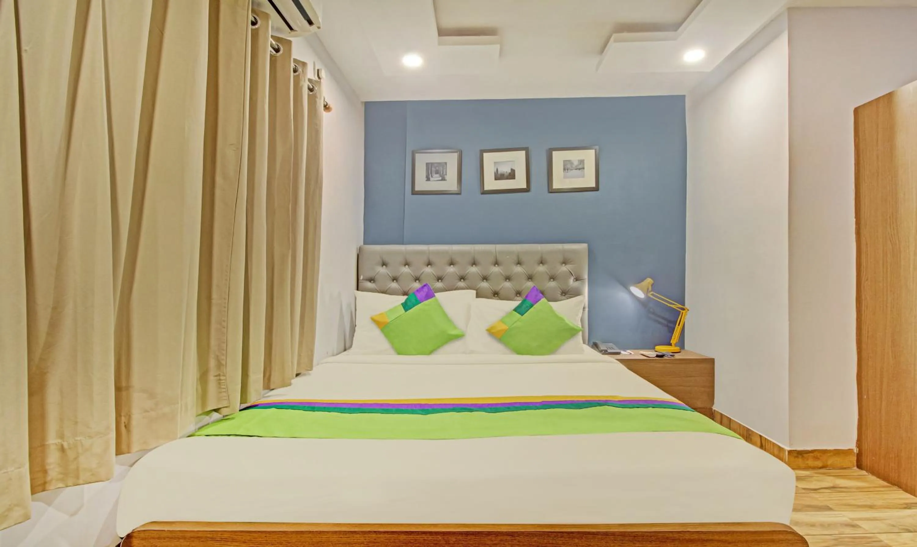 Bed in Hotel Royal Crowne near Kolkata Airport