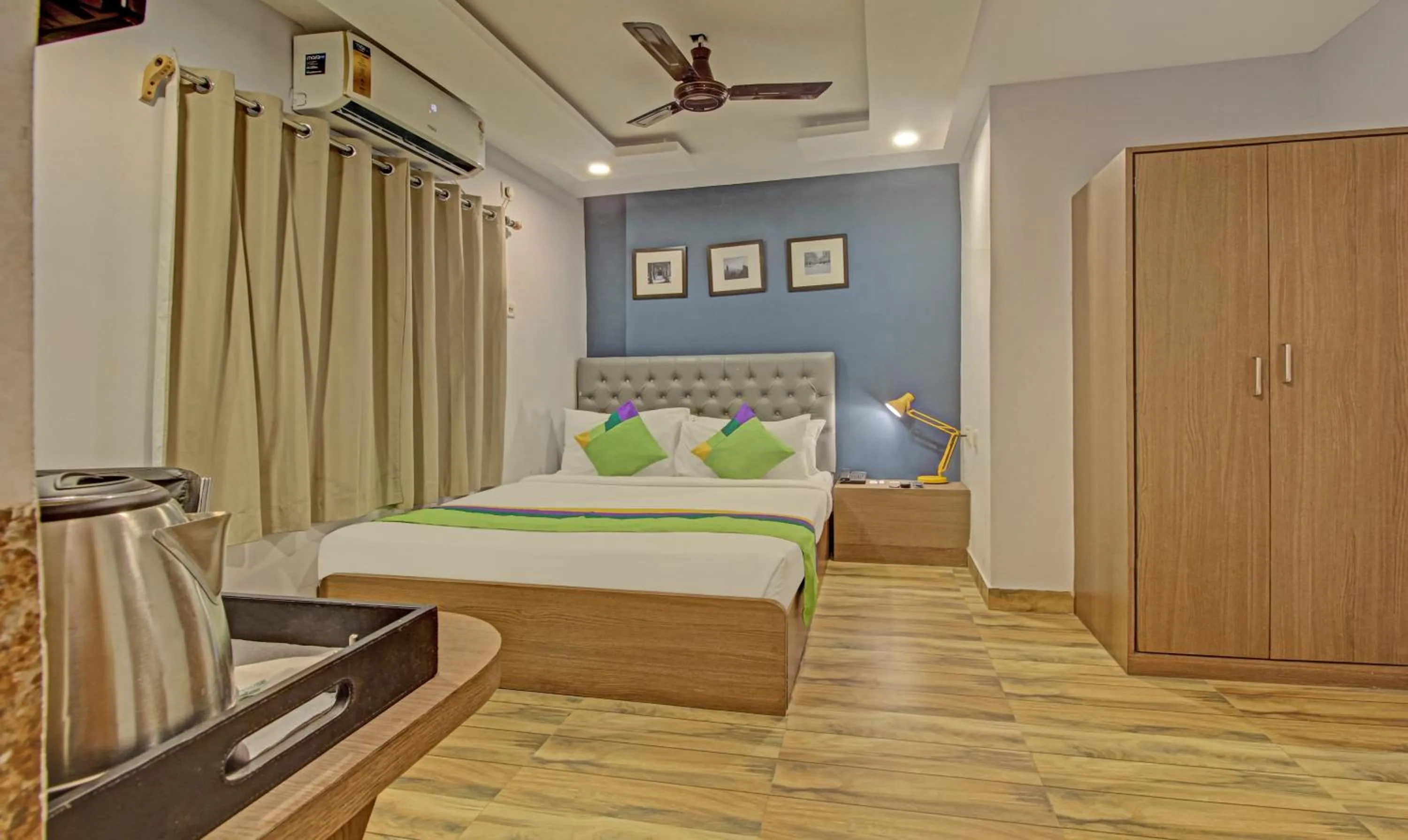Bedroom, Bed in Hotel Royal Crowne near Kolkata Airport