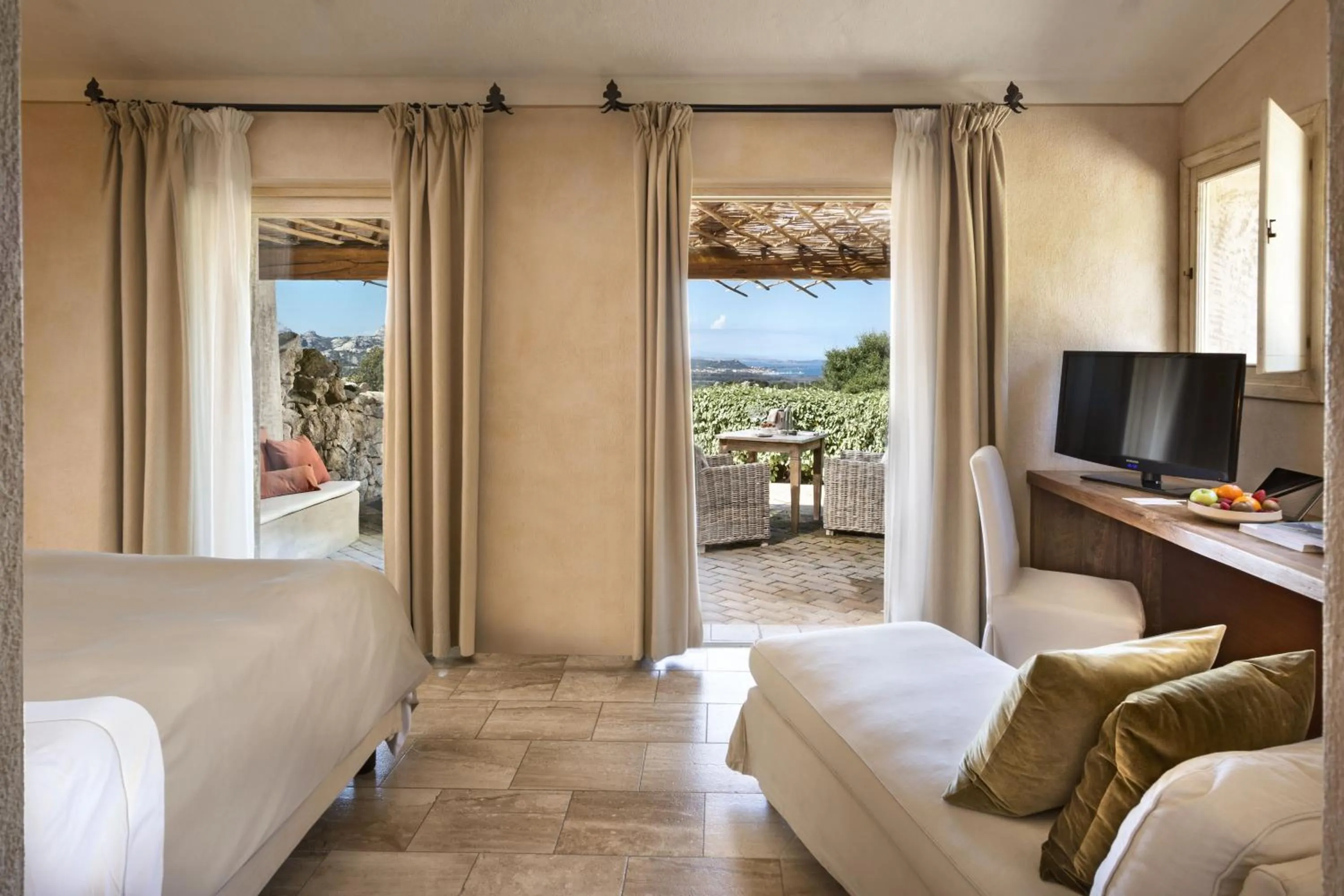 Garden, Bed in Petra Segreta Resort & Spa