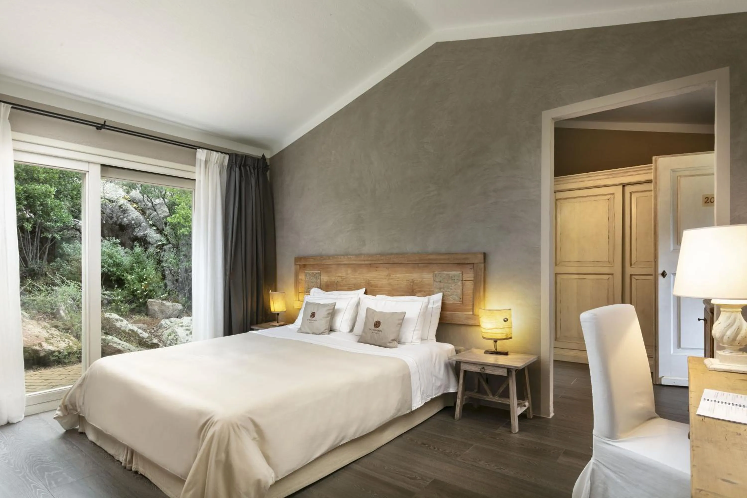 Bed in Petra Segreta Resort & Spa