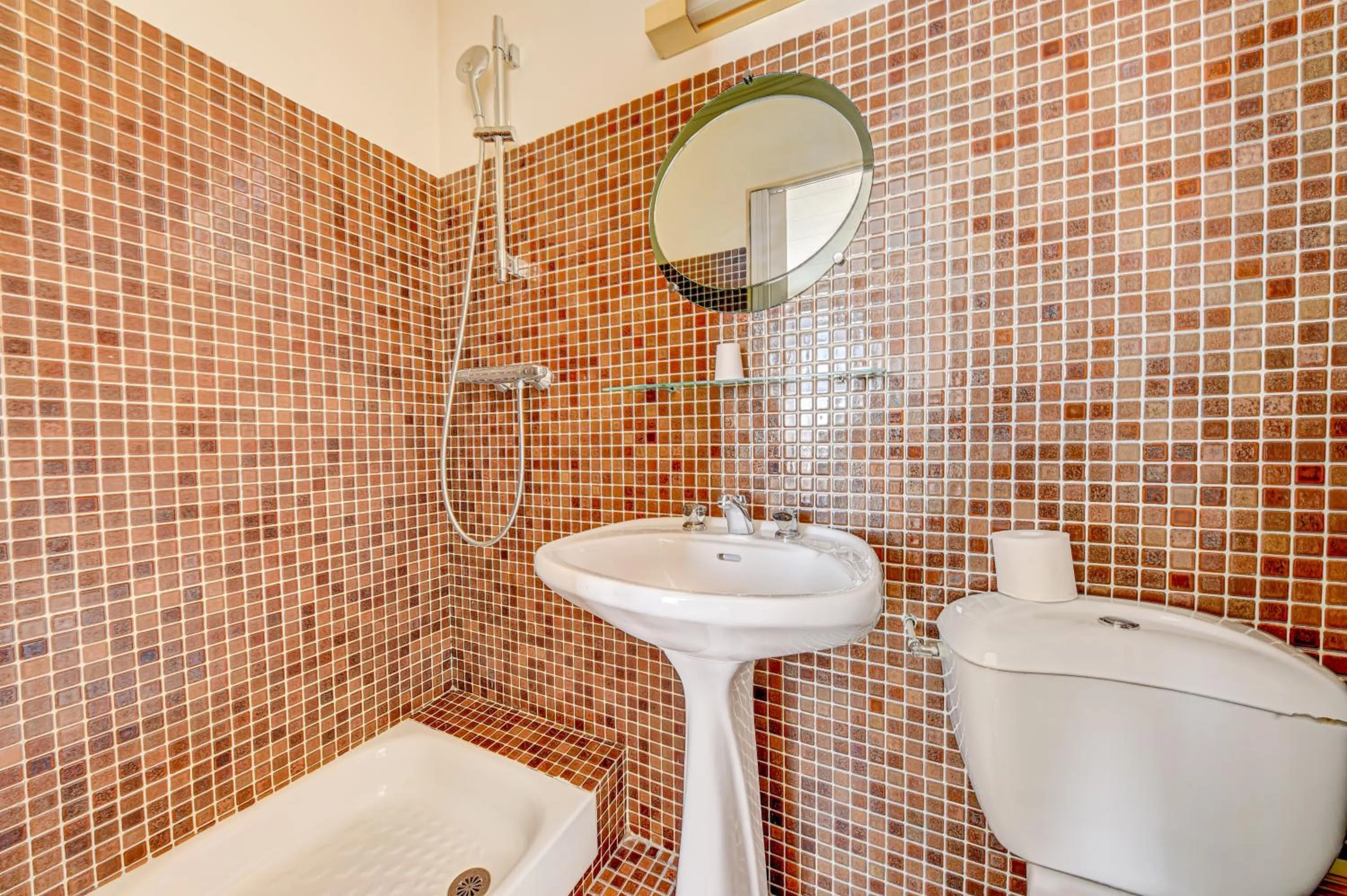 Bathroom in Hôtel Robespierre Ex Idéal hôtel Paris - Montreuil