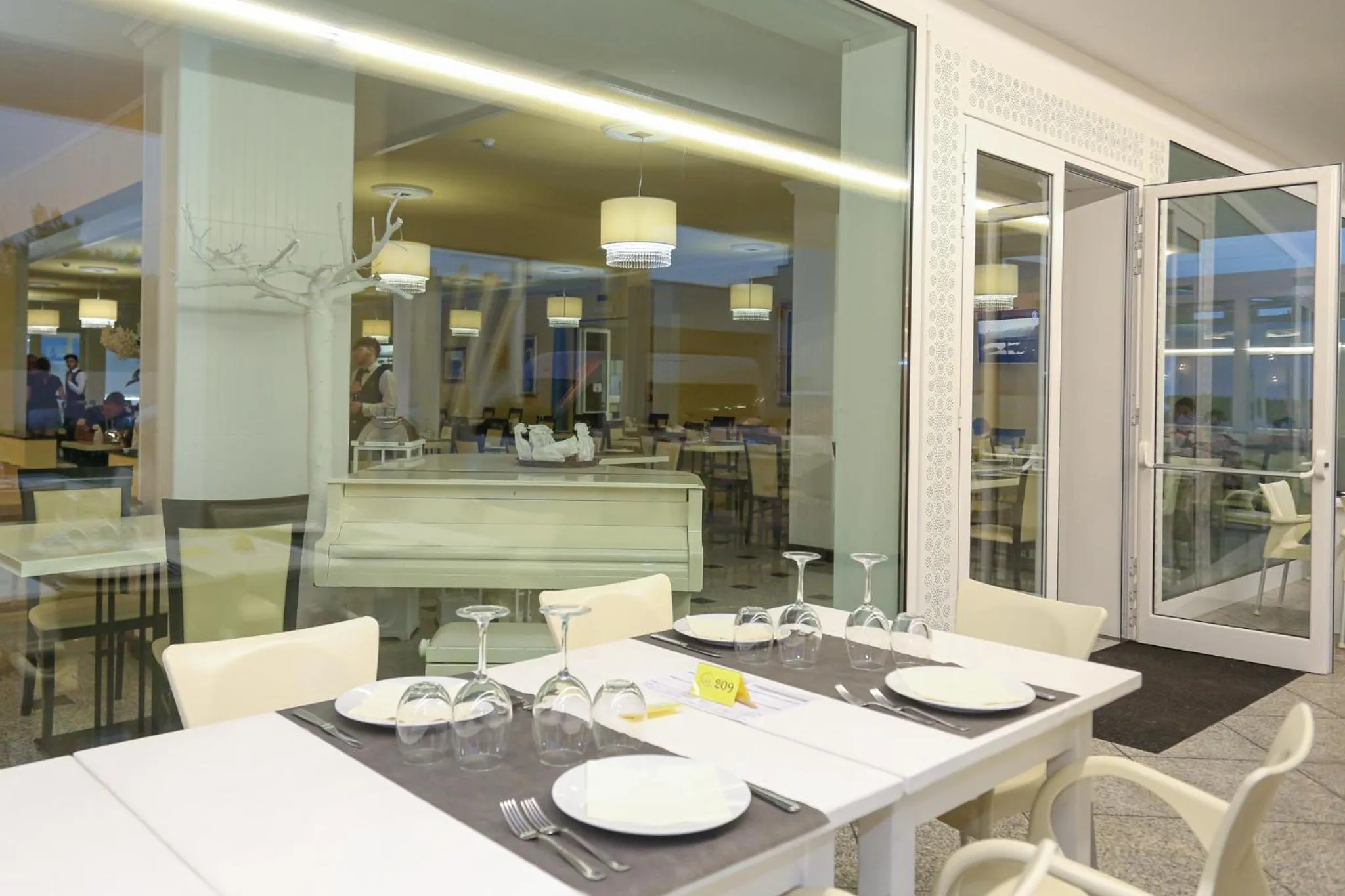 Restaurant/places to eat in Hotel Luna Lido