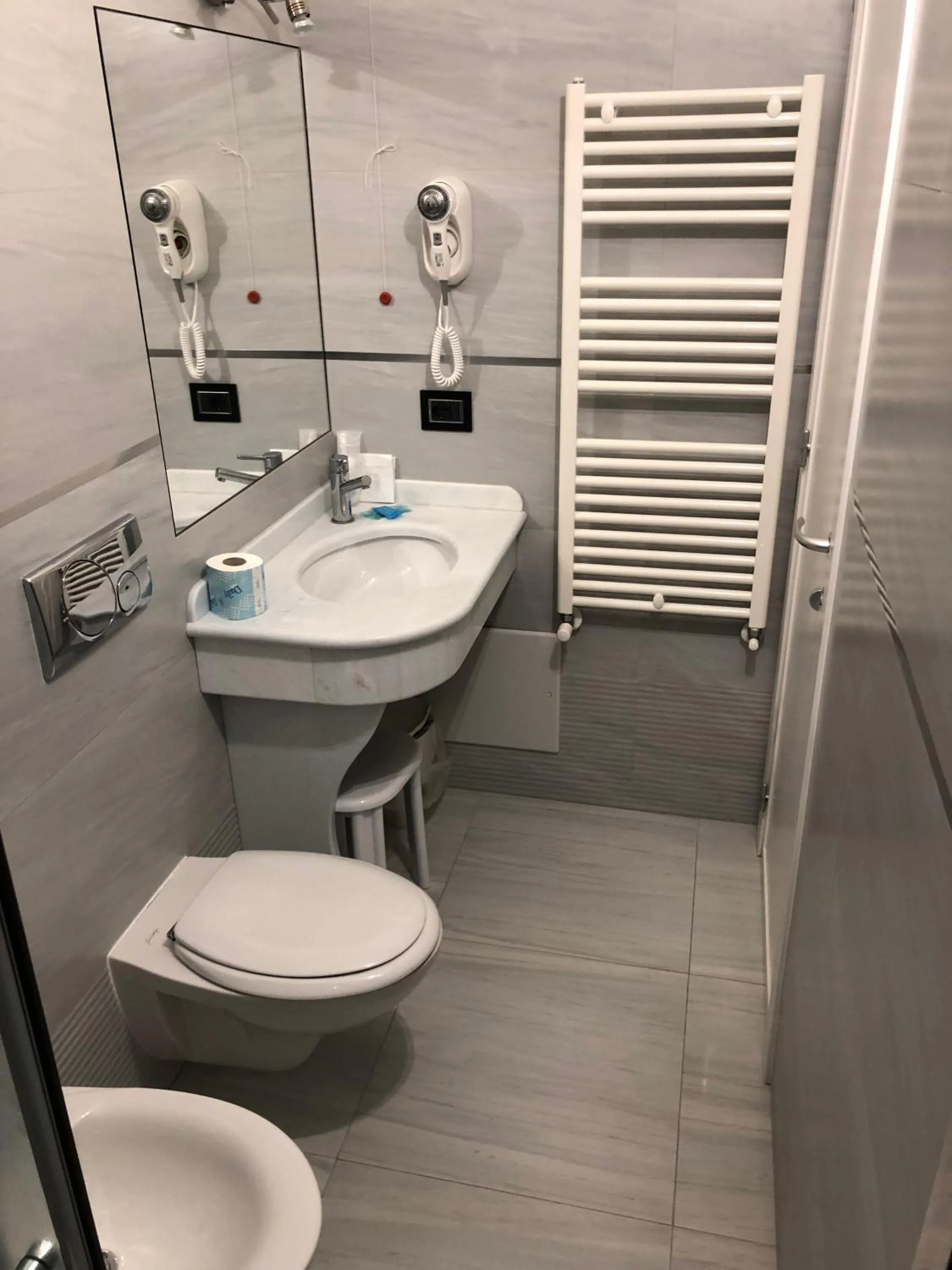 Bathroom in Hotel Luna Lido