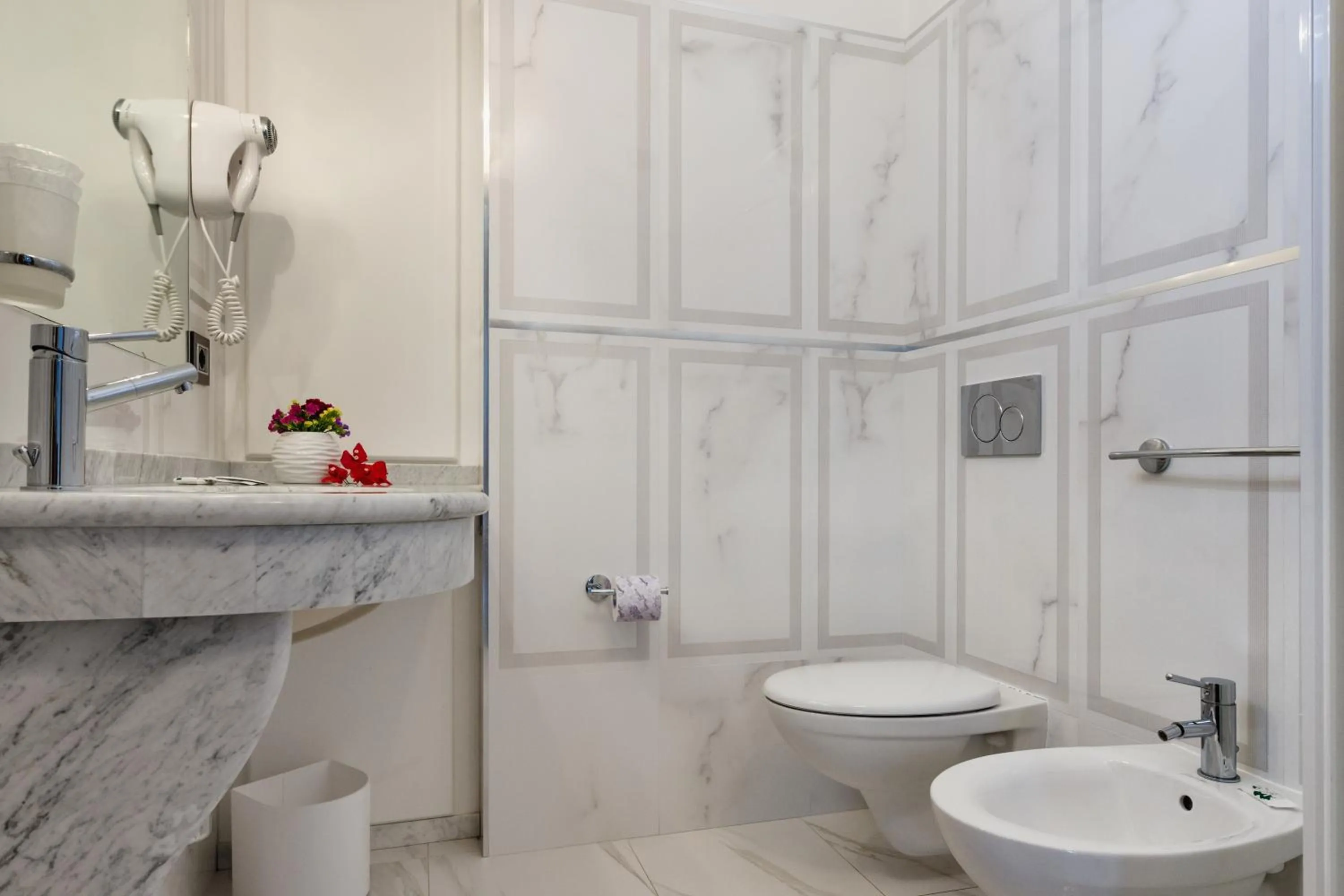 Bathroom in Hotel Luna Lido