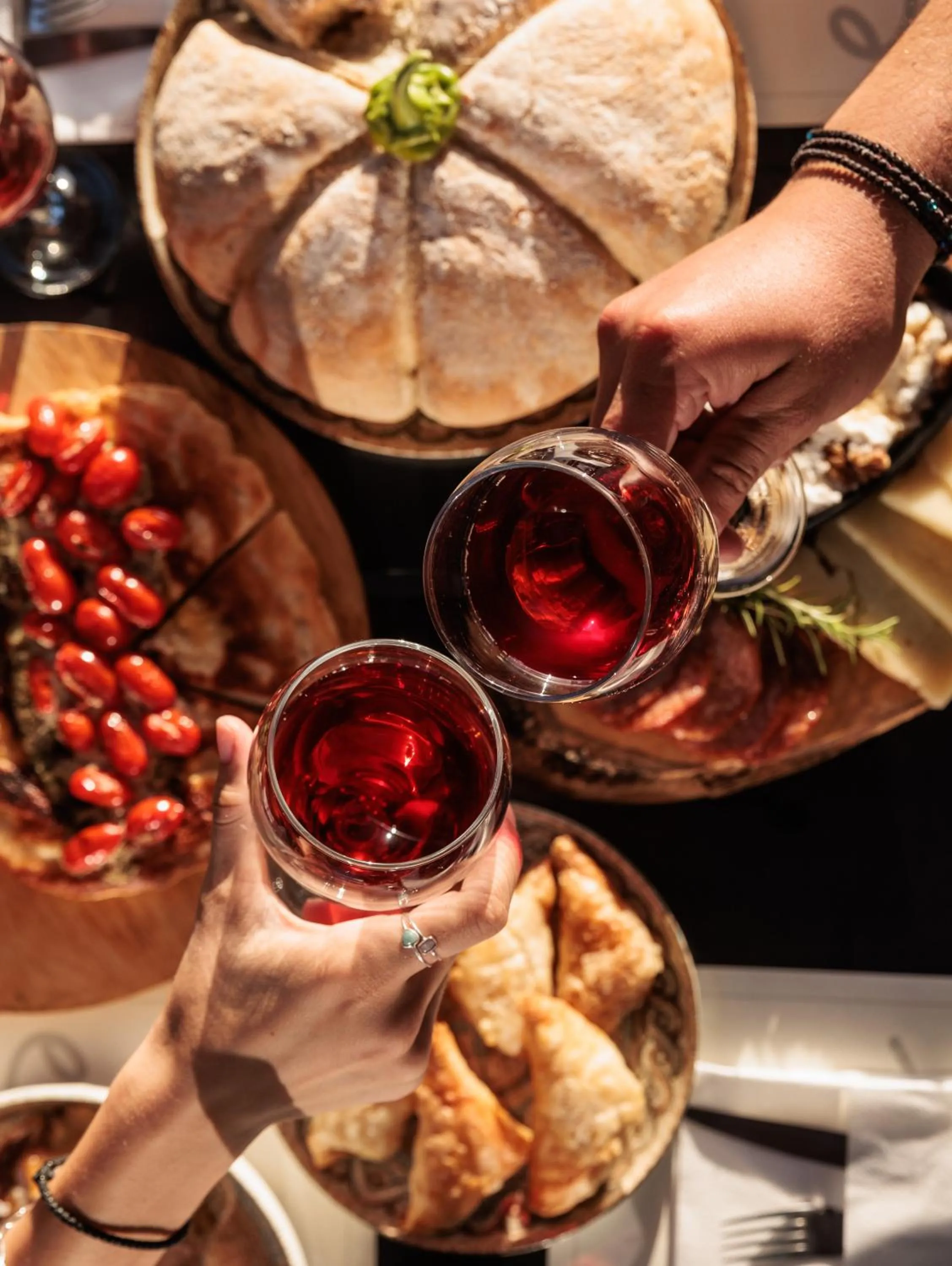 Food and drinks in Eden Beachfront Residences & Suites