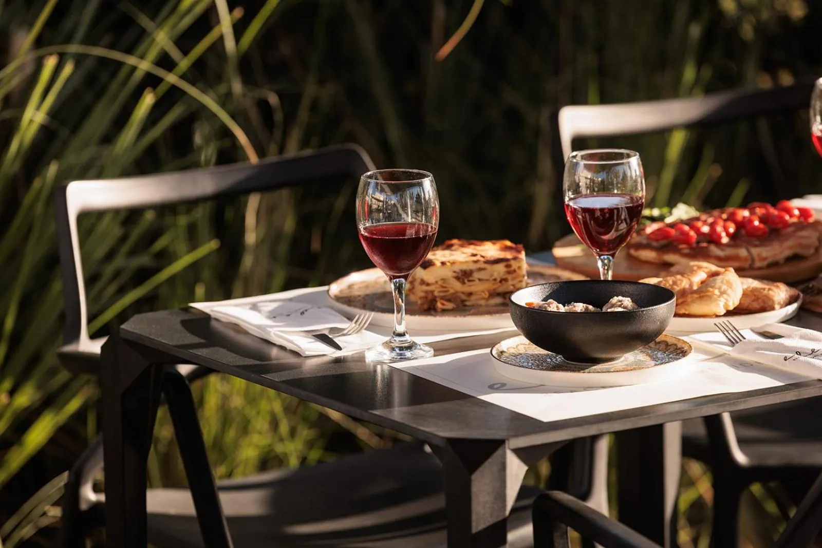 Food and drinks in Eden Beachfront Residences & Suites