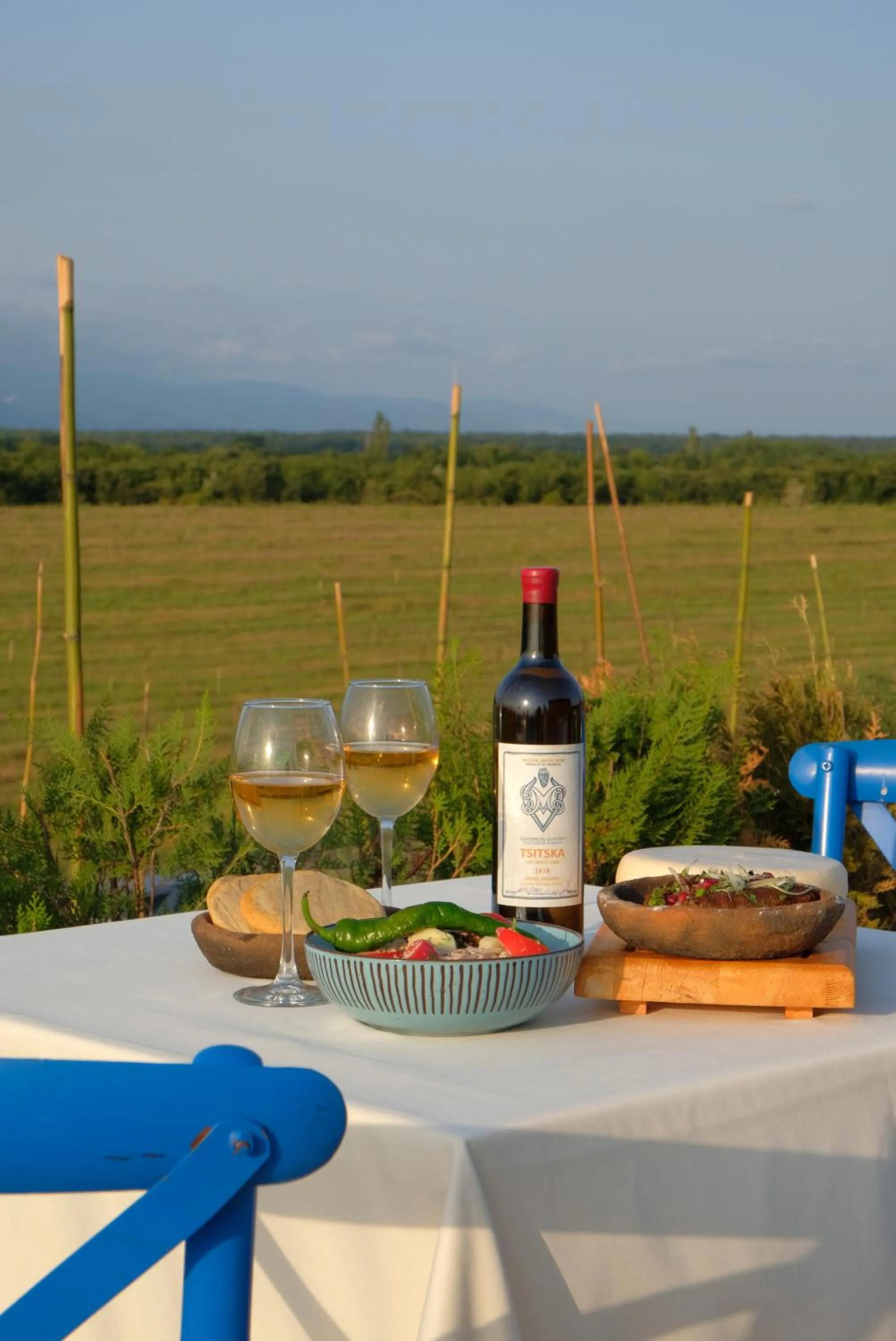 Restaurant/places to eat in Chateau Vartsikhe