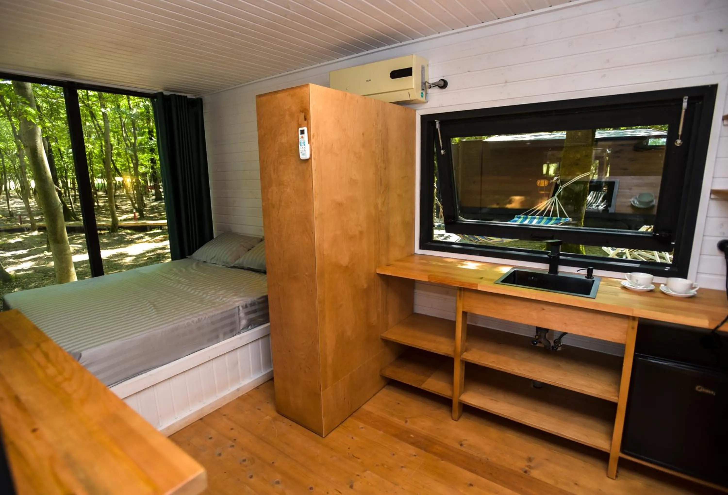Bedroom, Bed in Chateau Vartsikhe