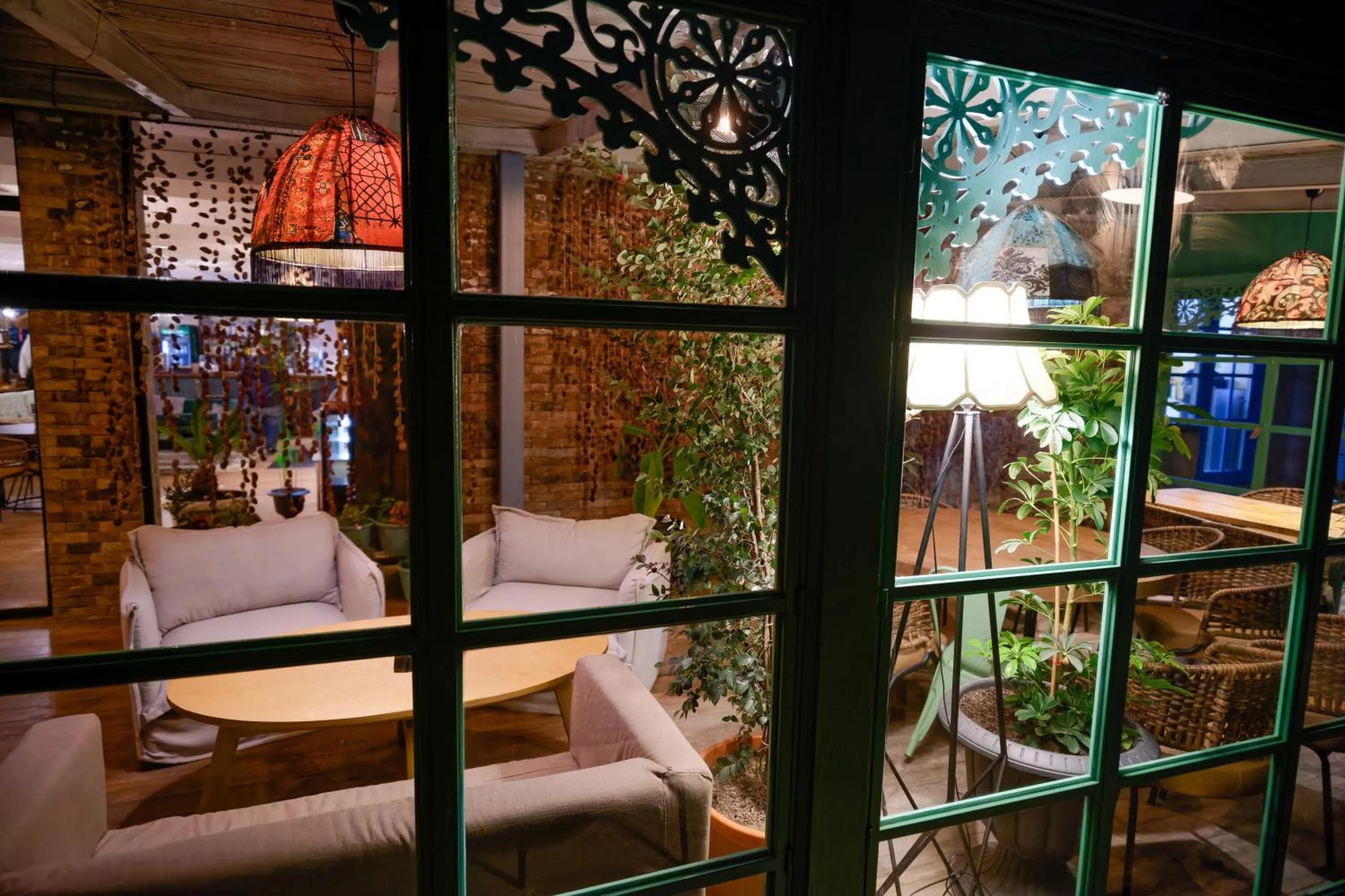 Restaurant/places to eat in Chateau Vartsikhe