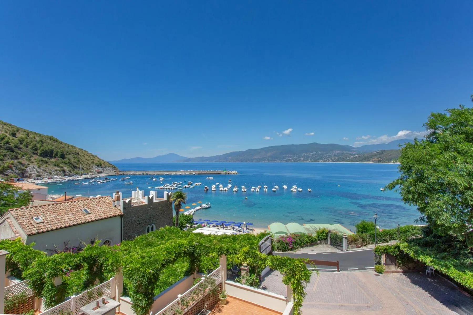 Triple Room with Sea View - single occupancy in Hotel La Torre