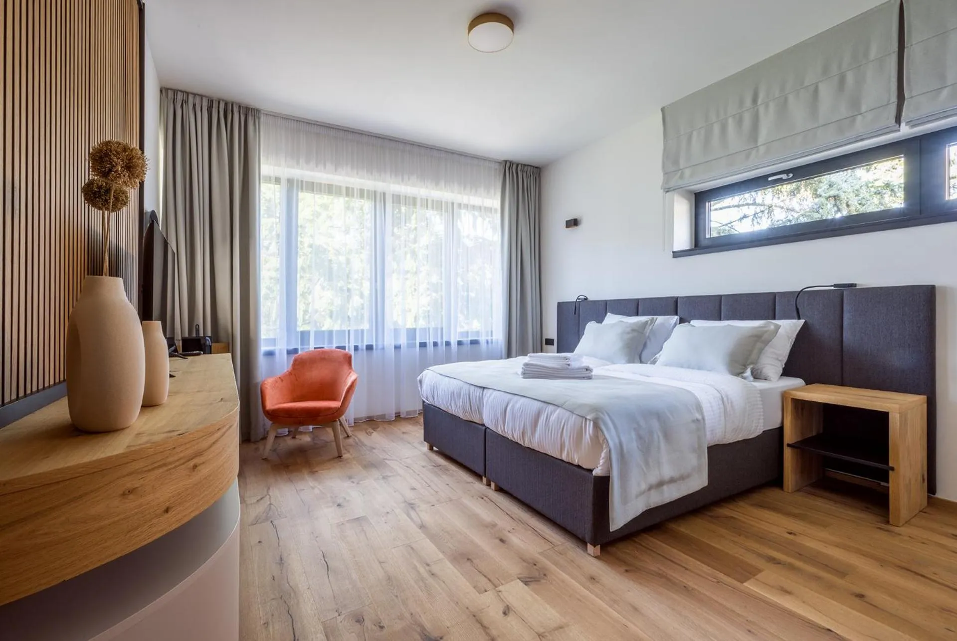 Property building, Bed in Vista Resort Prague