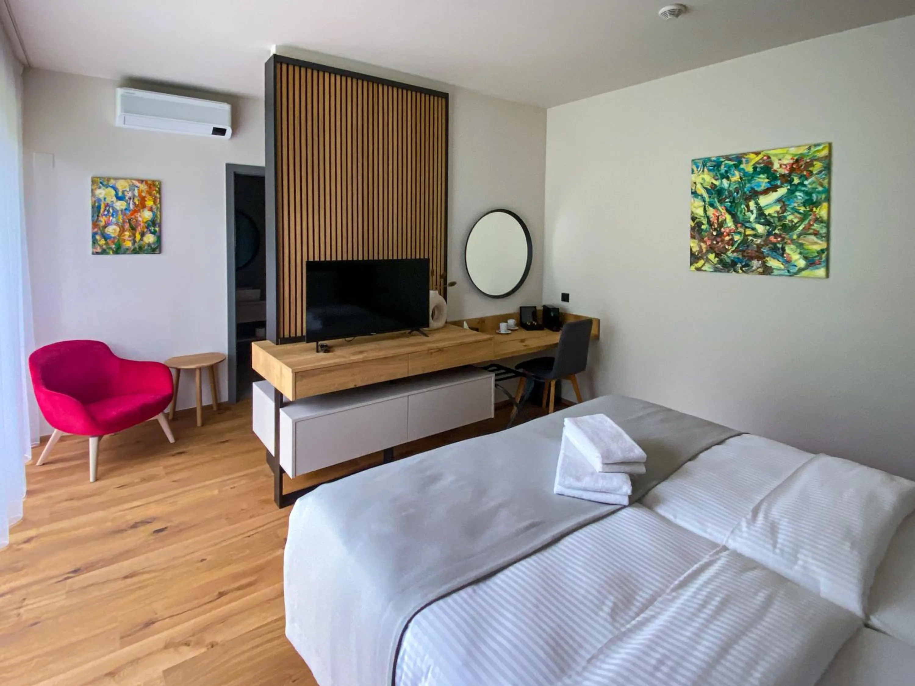 Property building, Bed in Vista Resort Prague