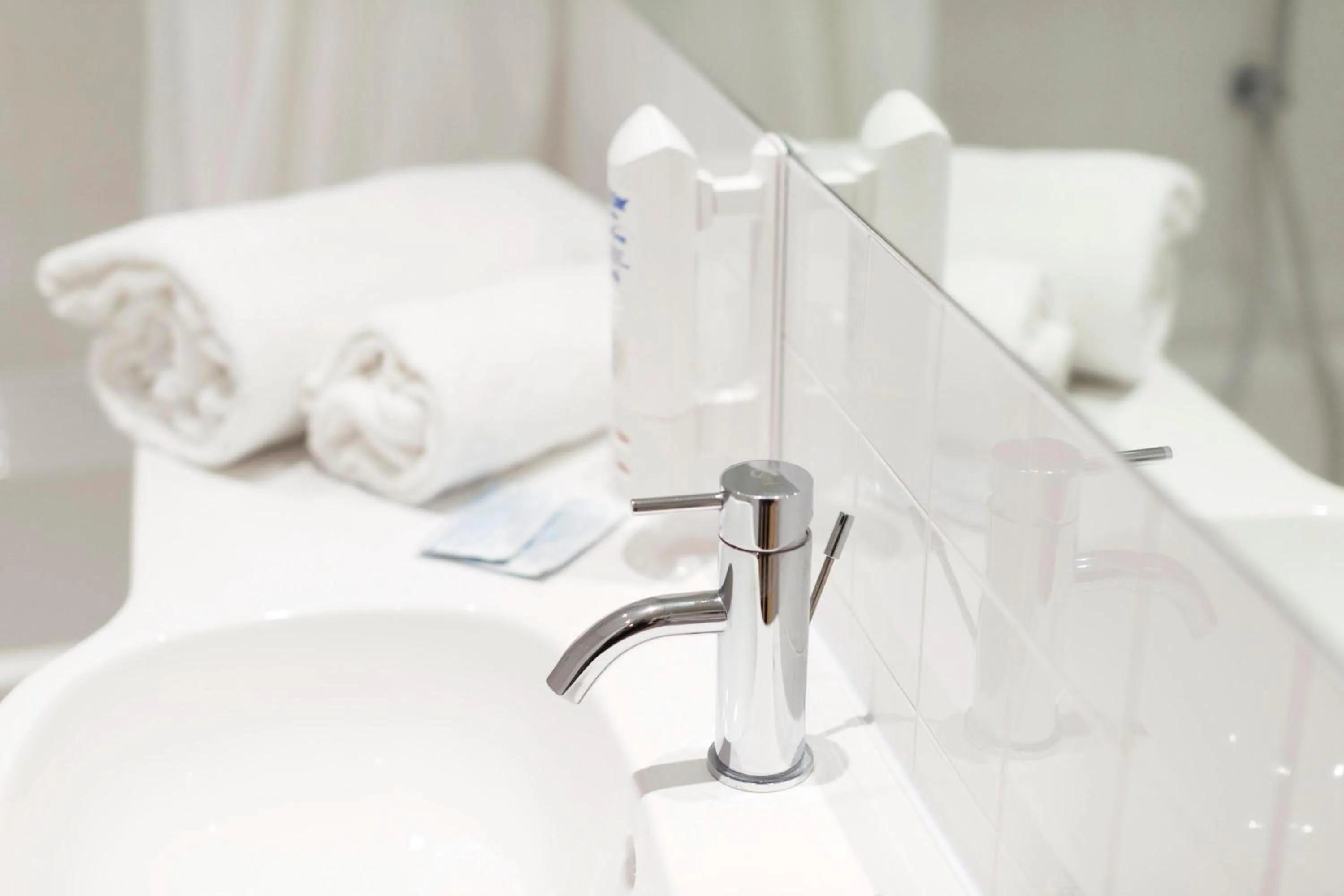 Bathroom, Bed in Hotel Colle Del Sole